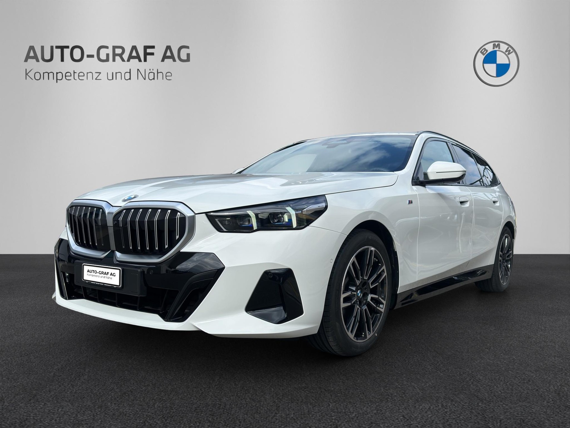 BMW 520d xDrive 48V Touring M Sport Steptronic-image-0