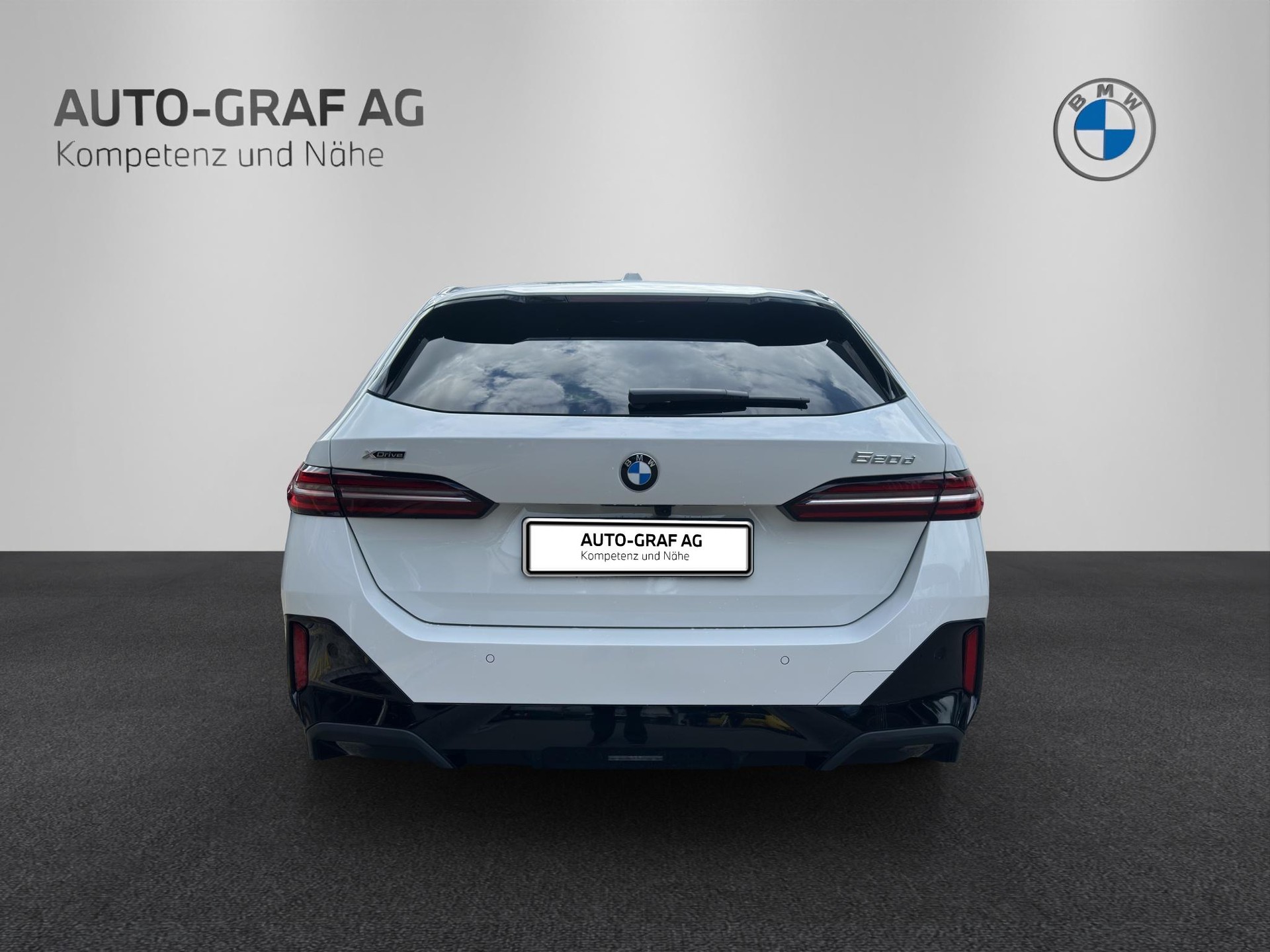 BMW 520d xDrive 48V Touring M Sport Steptronic-image-3
