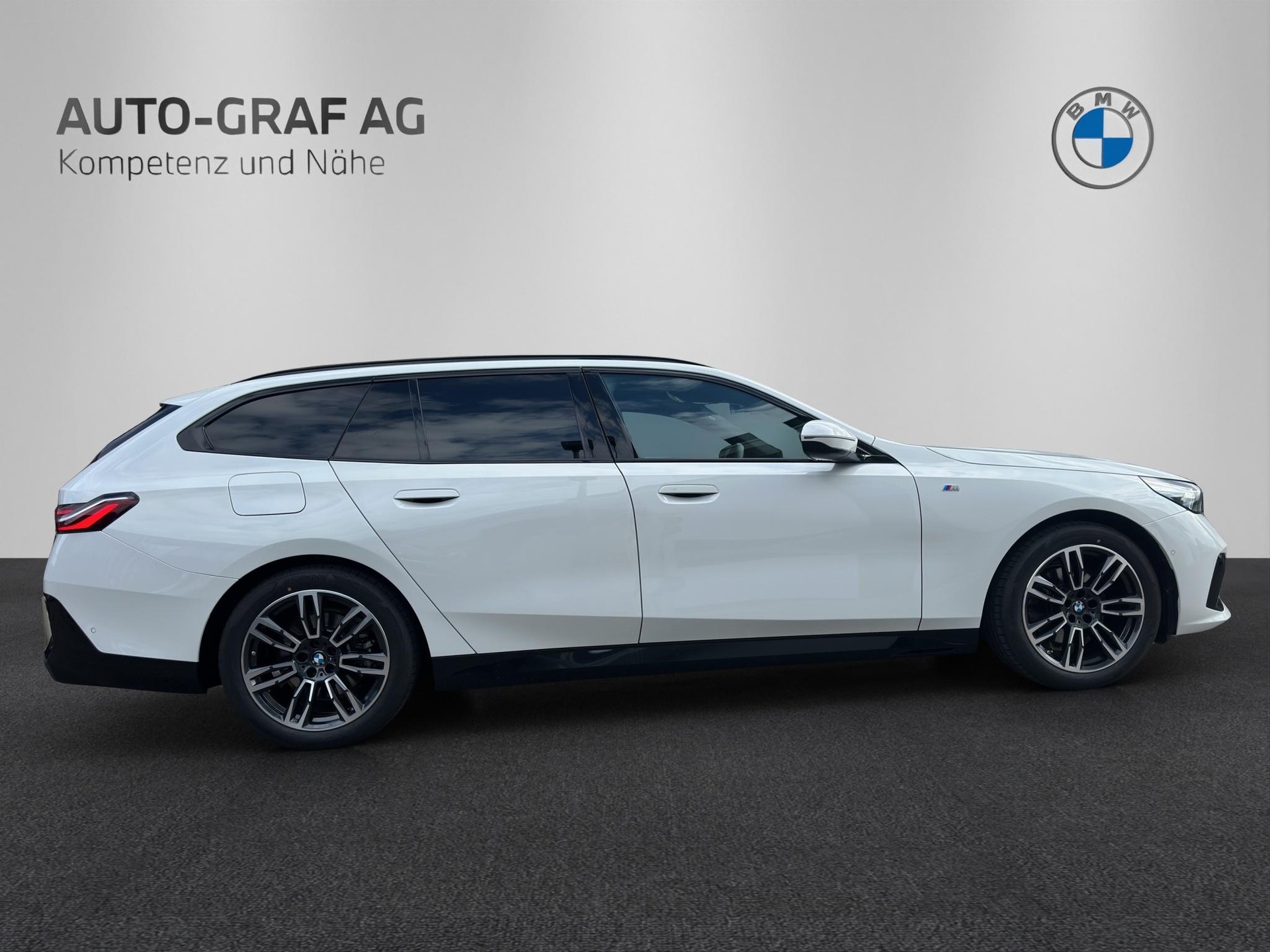 BMW 520d xDrive 48V Touring M Sport Steptronic-image-5