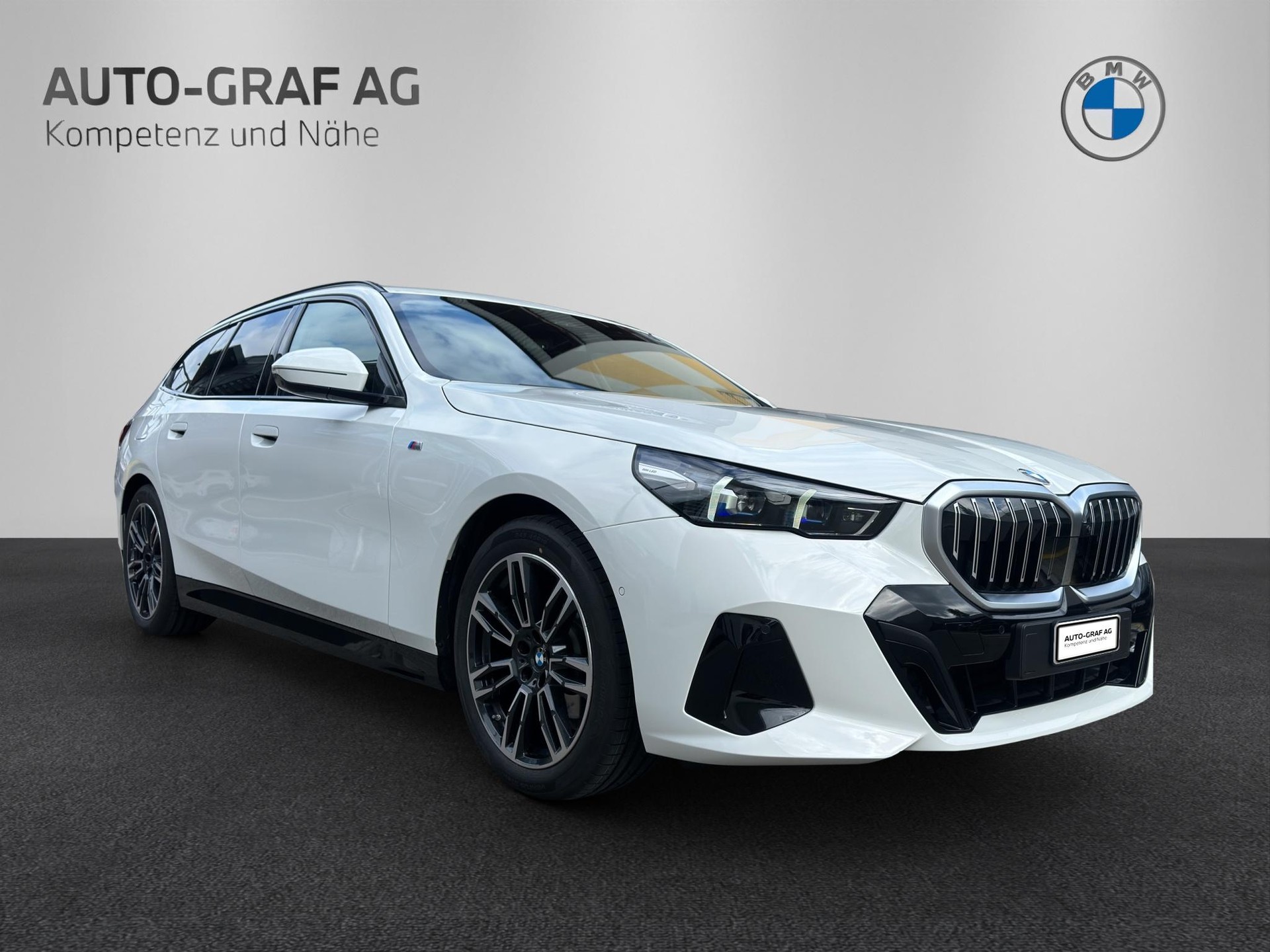 BMW 520d xDrive 48V Touring M Sport Steptronic-image-6