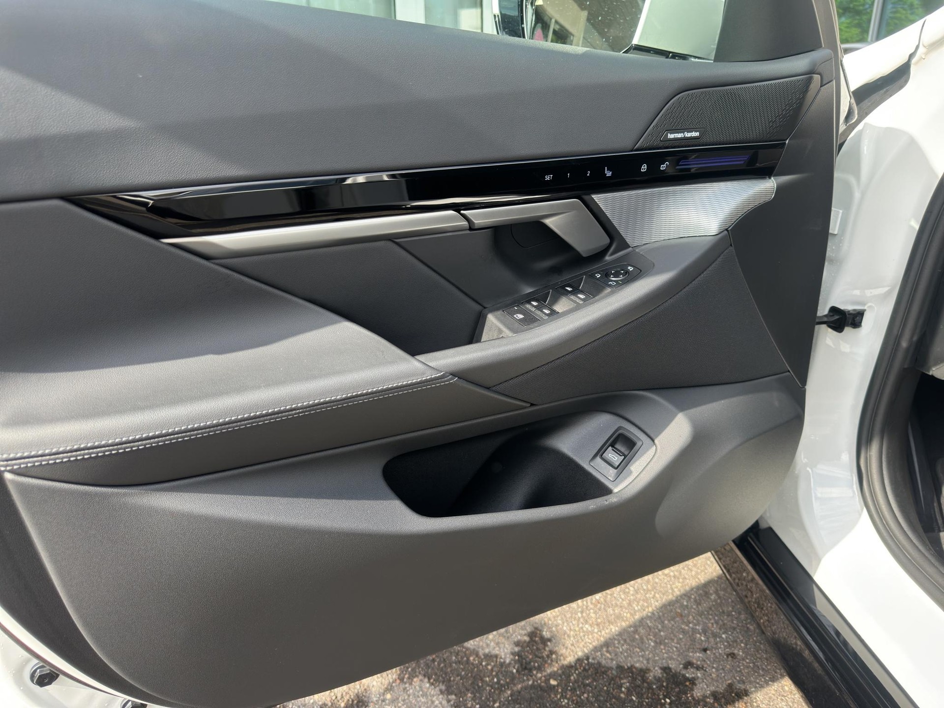BMW 520d xDrive 48V Touring M Sport Steptronic-image-13