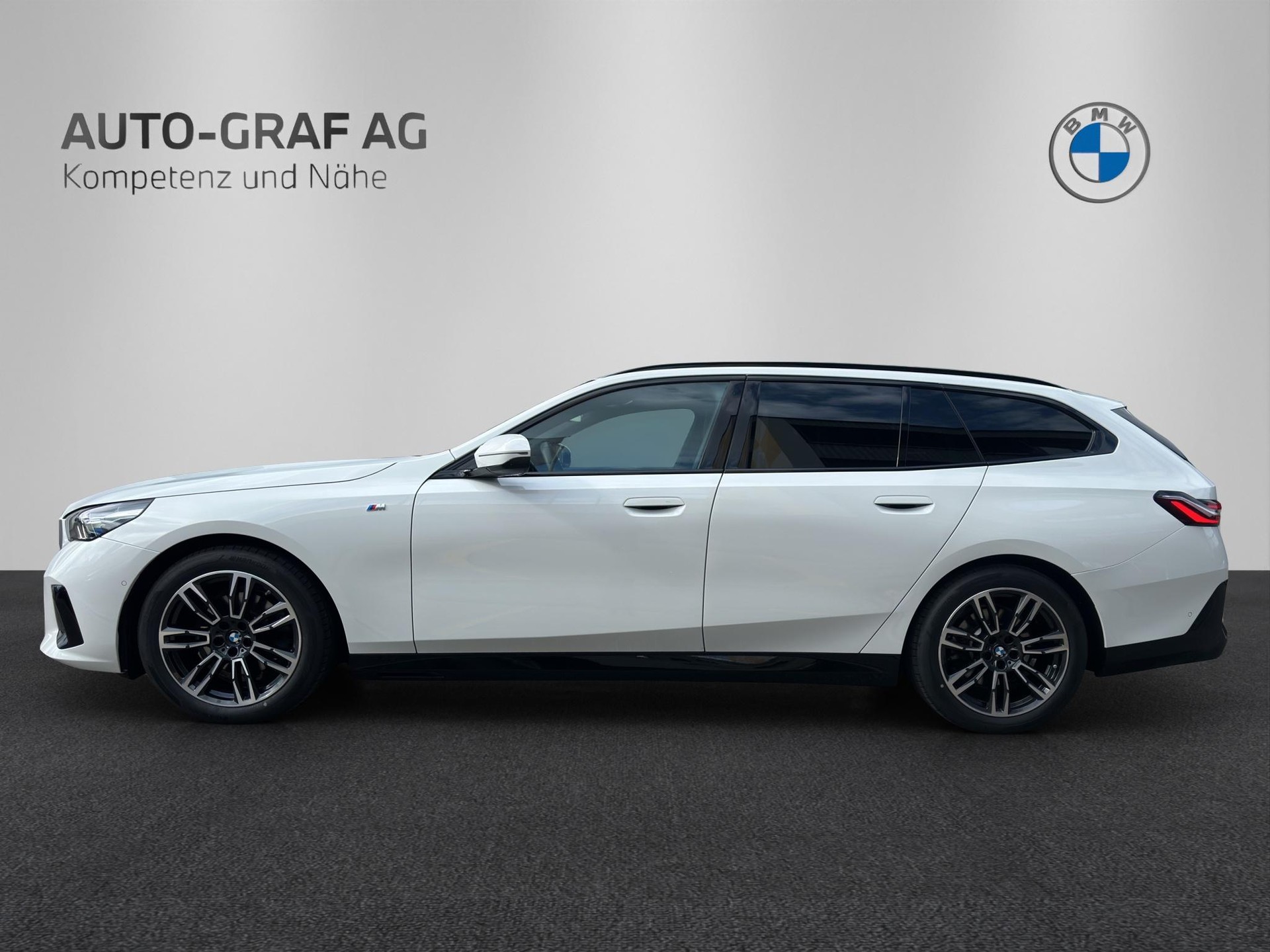 BMW 520d xDrive 48V Touring M Sport Steptronic-image-1