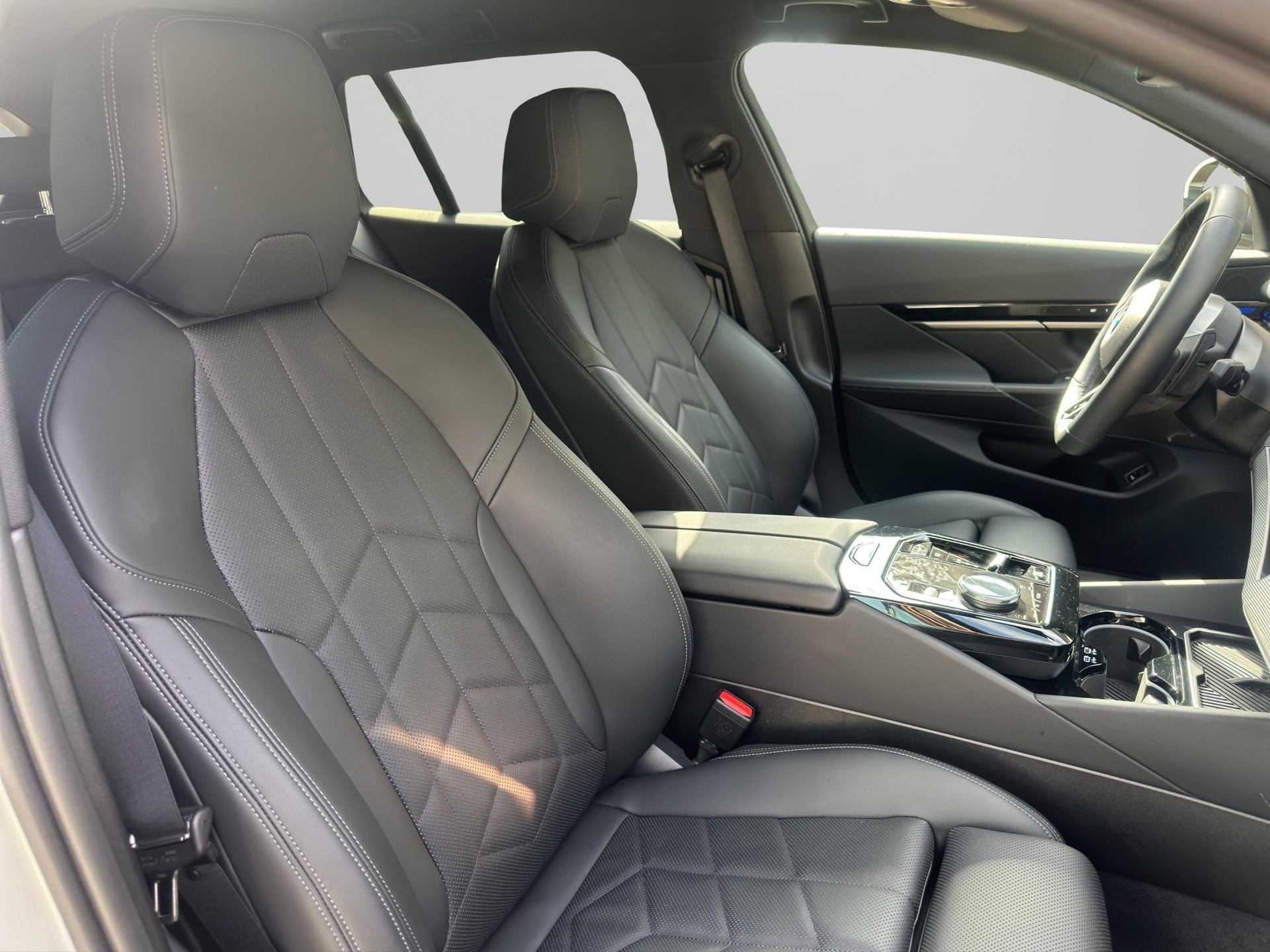 BMW 520d xDrive 48V Touring M Sport Steptronic-image-19