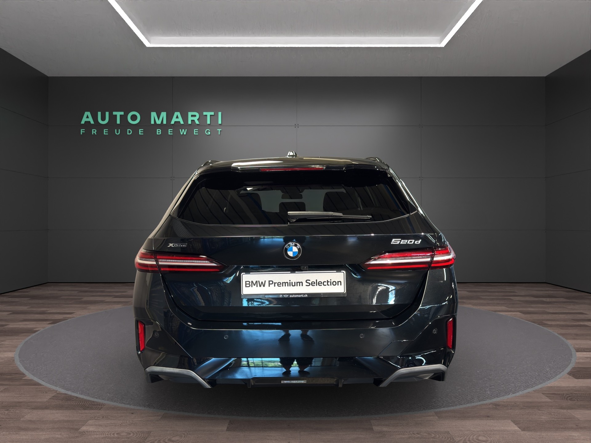 BMW 520d xDrive Touring M Sport-image-2