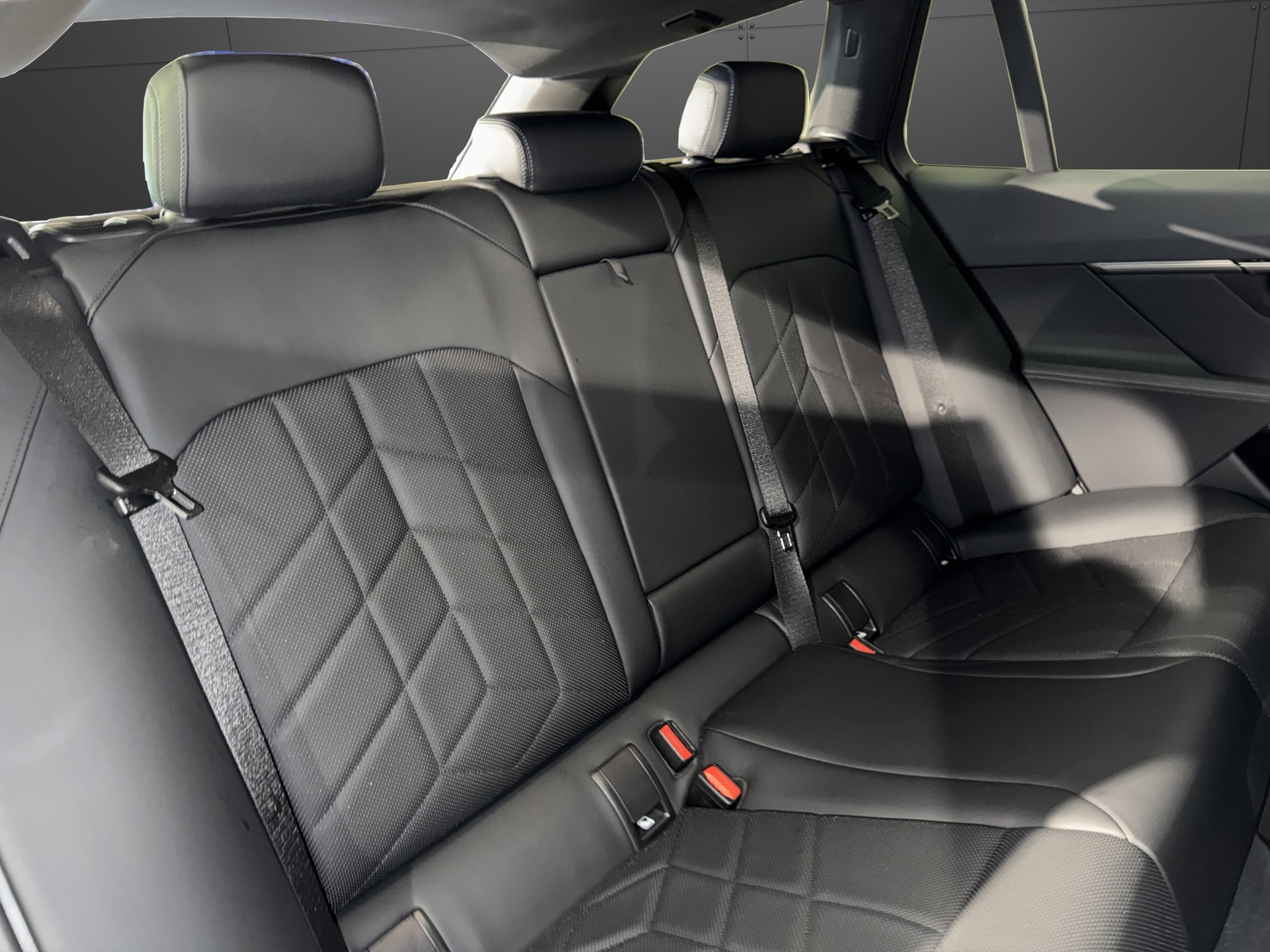 BMW 520d xDrive Touring M Sport-image-16