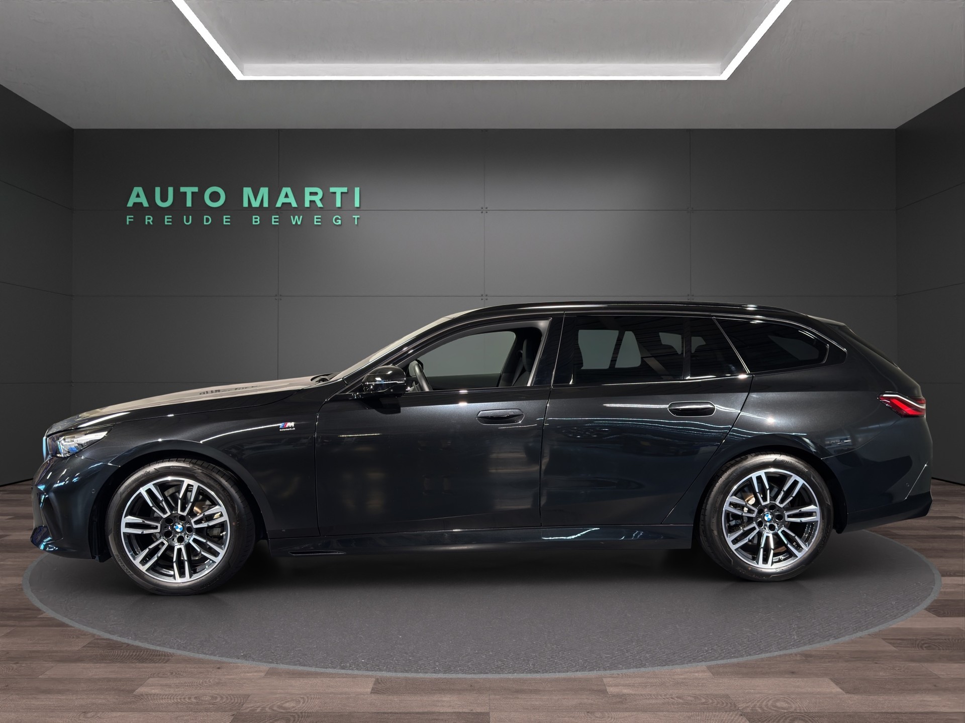 BMW 520d xDrive Touring M Sport-image-1