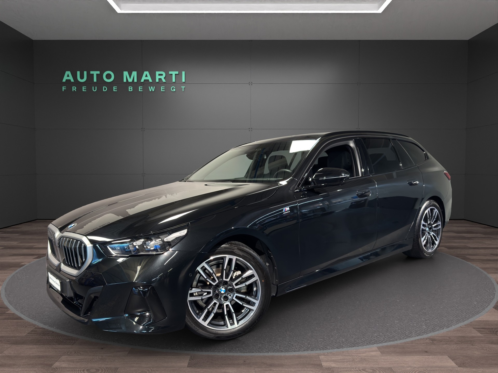 BMW 520d xDrive Touring M Sport-image-0