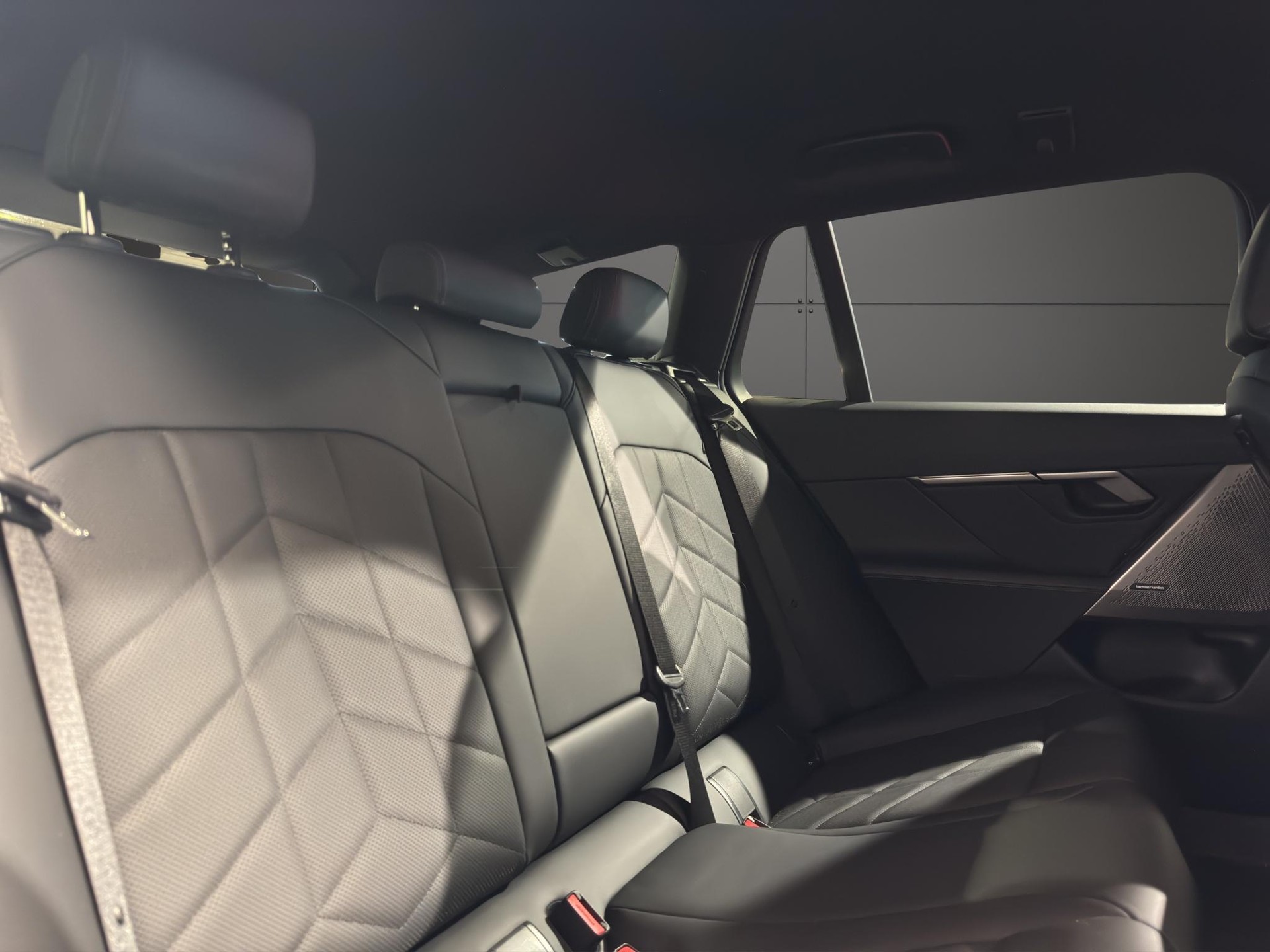 BMW 520d xDrive Touring M Sport-image-16