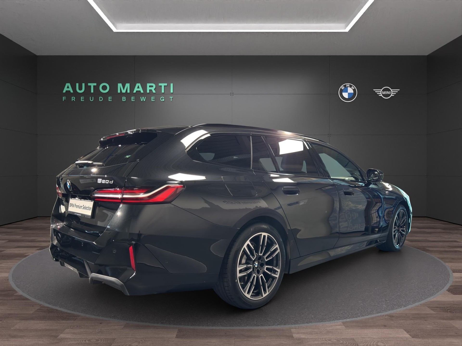 BMW 520d xDrive Touring M Sport-image-3