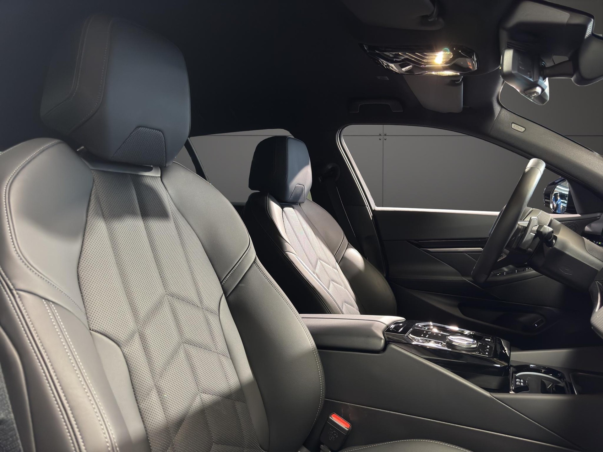 BMW 520d xDrive Touring M Sport-image-17