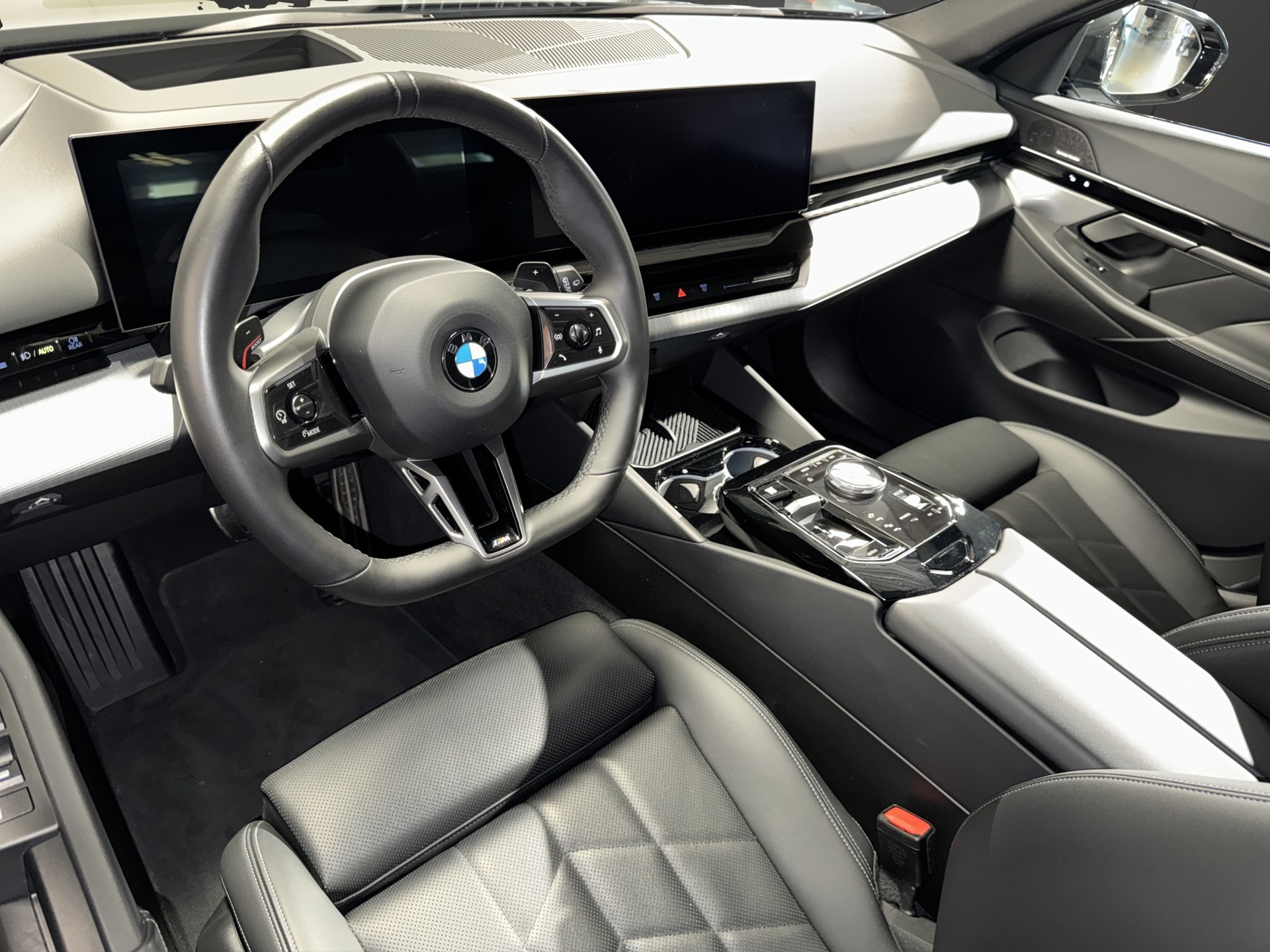 BMW 520d xDrive Touring M Sport-image-7