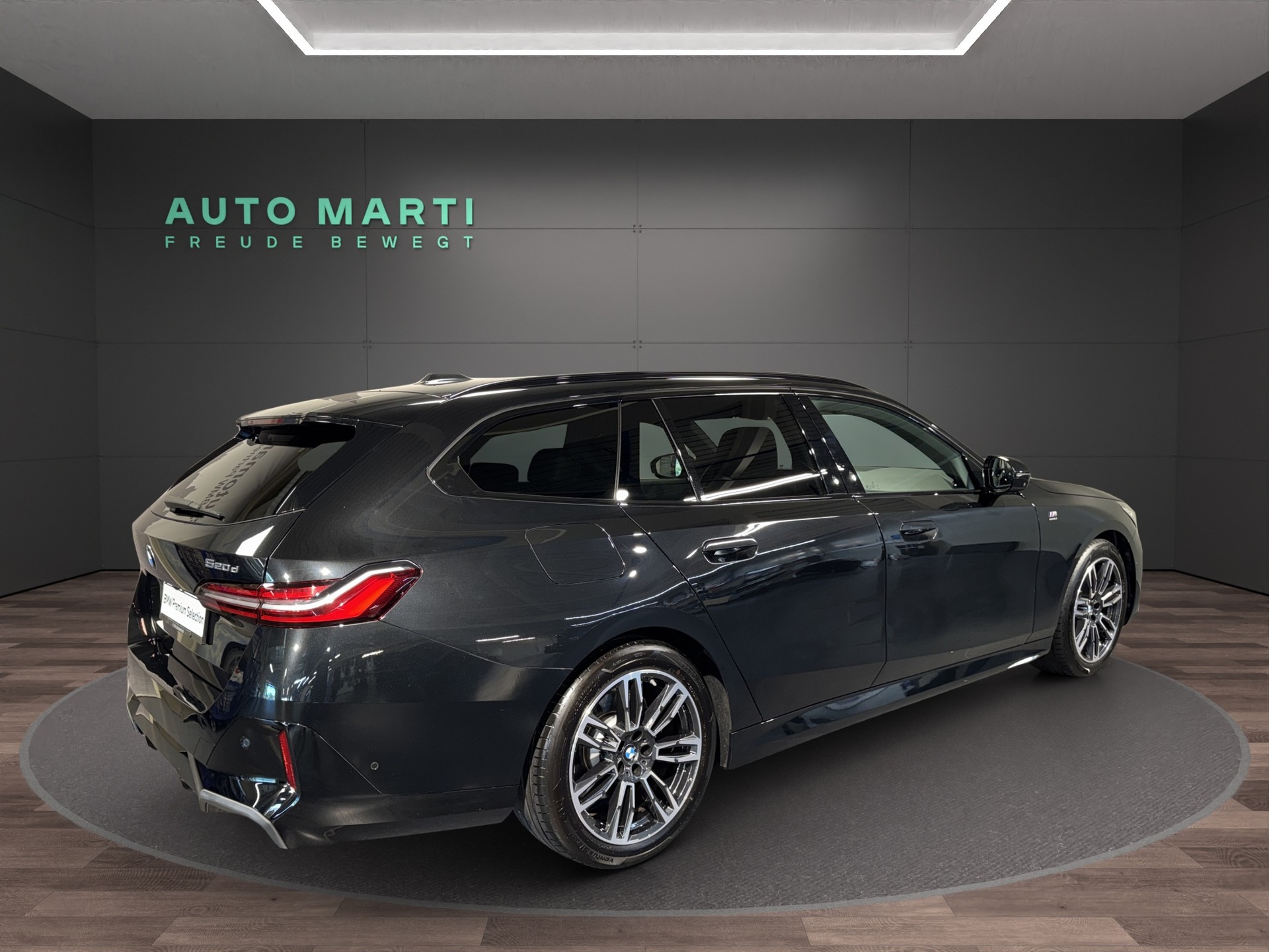 BMW 520d xDrive Touring M Sport-image-3