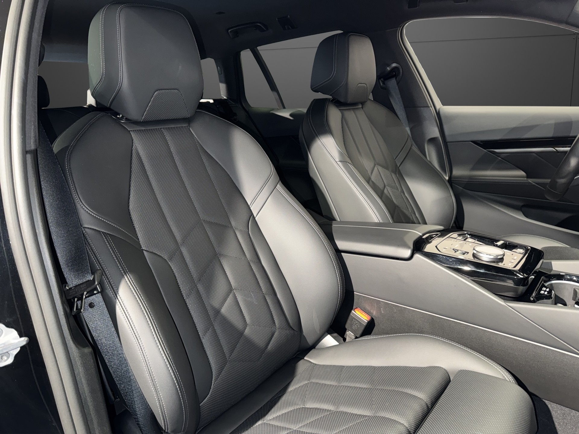 BMW 520d xDrive Touring M Sport-image-17