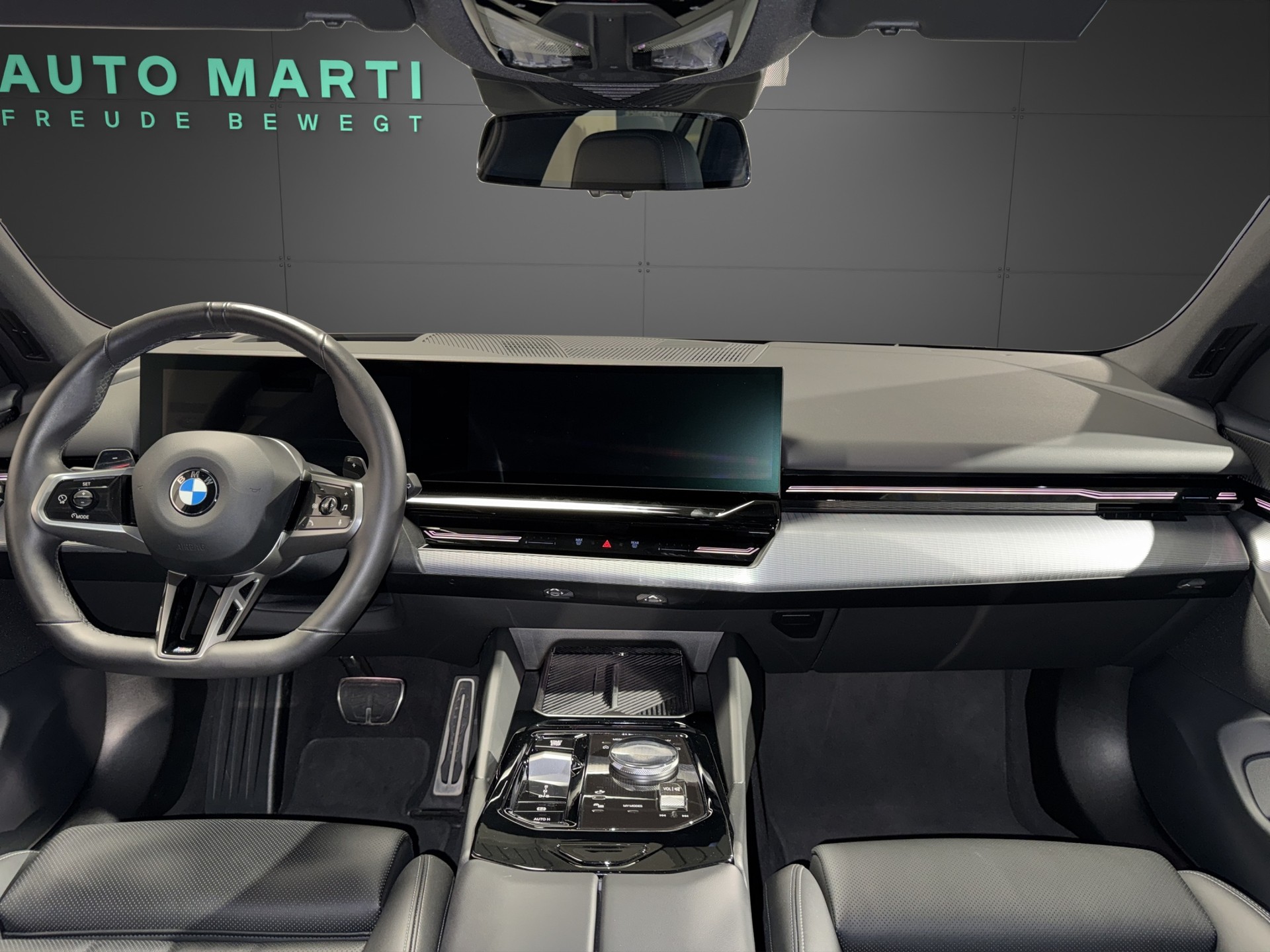 BMW 520d xDrive Touring M Sport-image-19