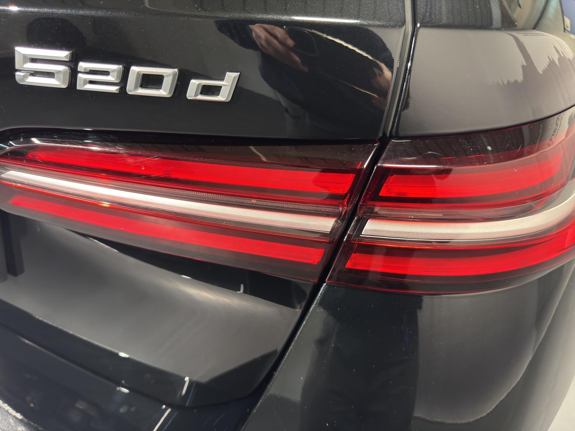 BMW 520d xDrive Touring M Sport-image-6