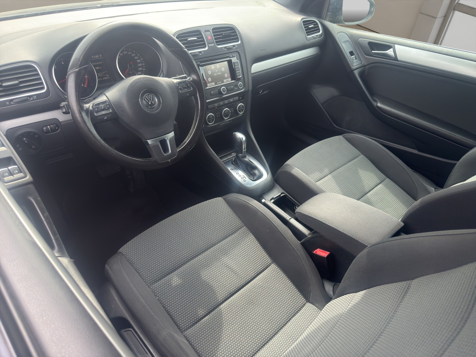 VW Golf Cabrio 1.4 TSI Design DSG-image-11