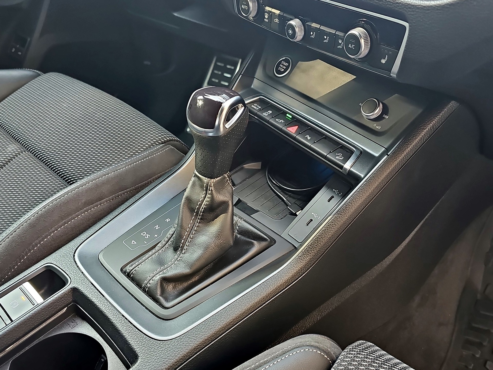 AUDI Q3 Sportback 45 TFSI e S line Attraction S-tronic-image-22