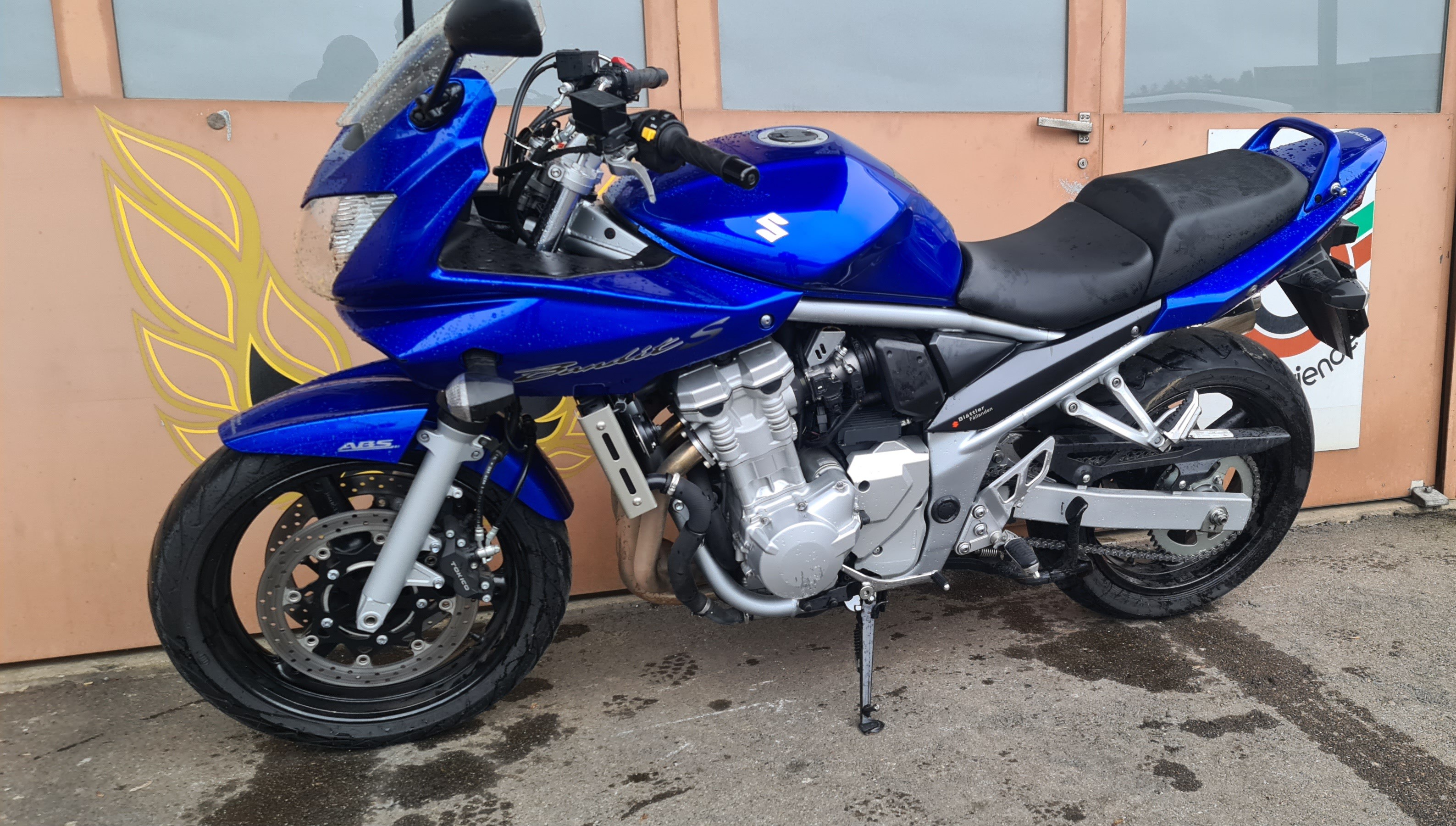 Kit Tubi Freno Accossato Per Suzuki GSF650 Bandit Naked (2007-2012) – 3 Tubi Neri, Layout O, In Treccia D'acciaio, Anti-fading, Alta Sicurezza