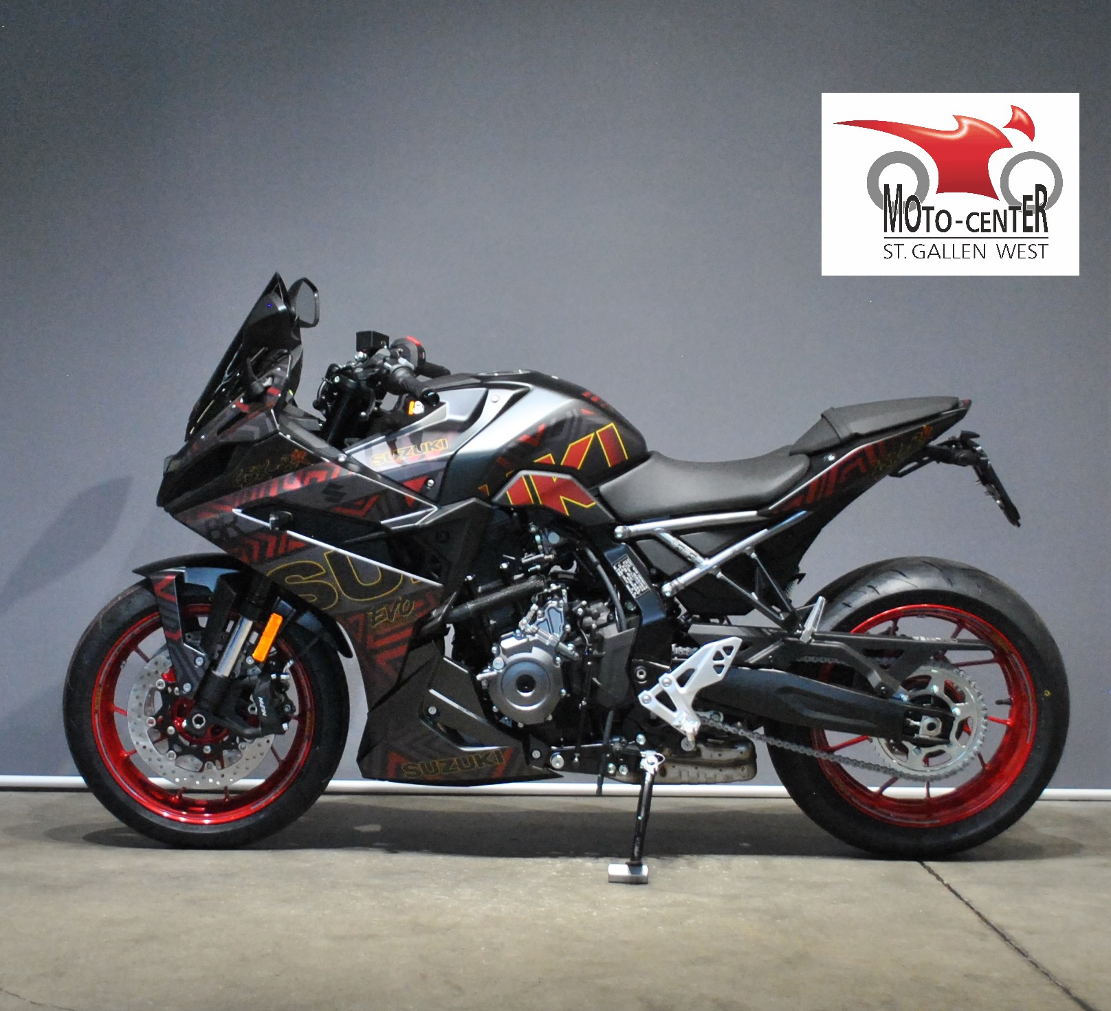 SUZUKI GSX 8R BLACK EVO-showroom-element-2