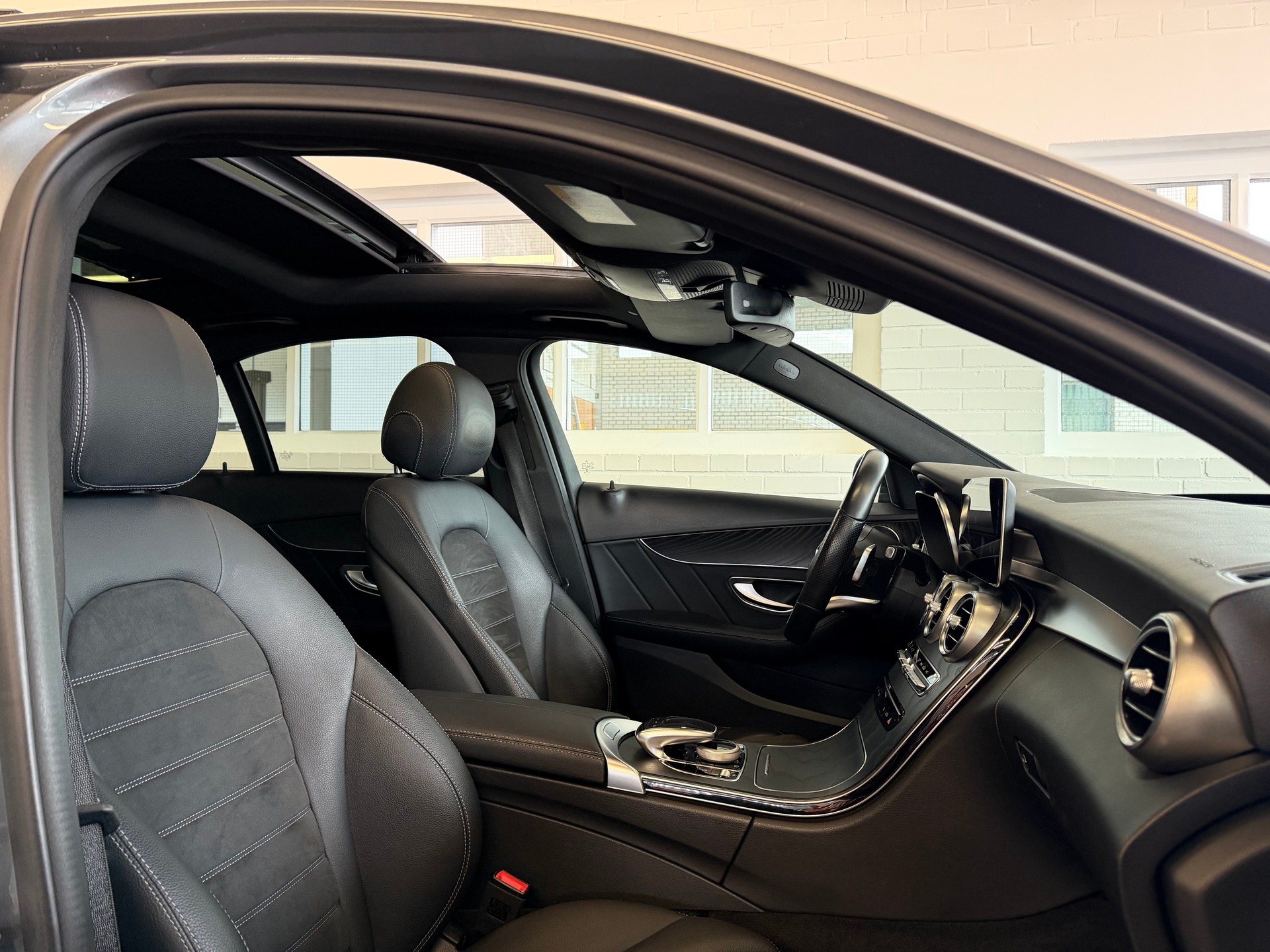 MERCEDES-BENZ C 200 BlueTEC AMG Line 9G-Tronic-image-8