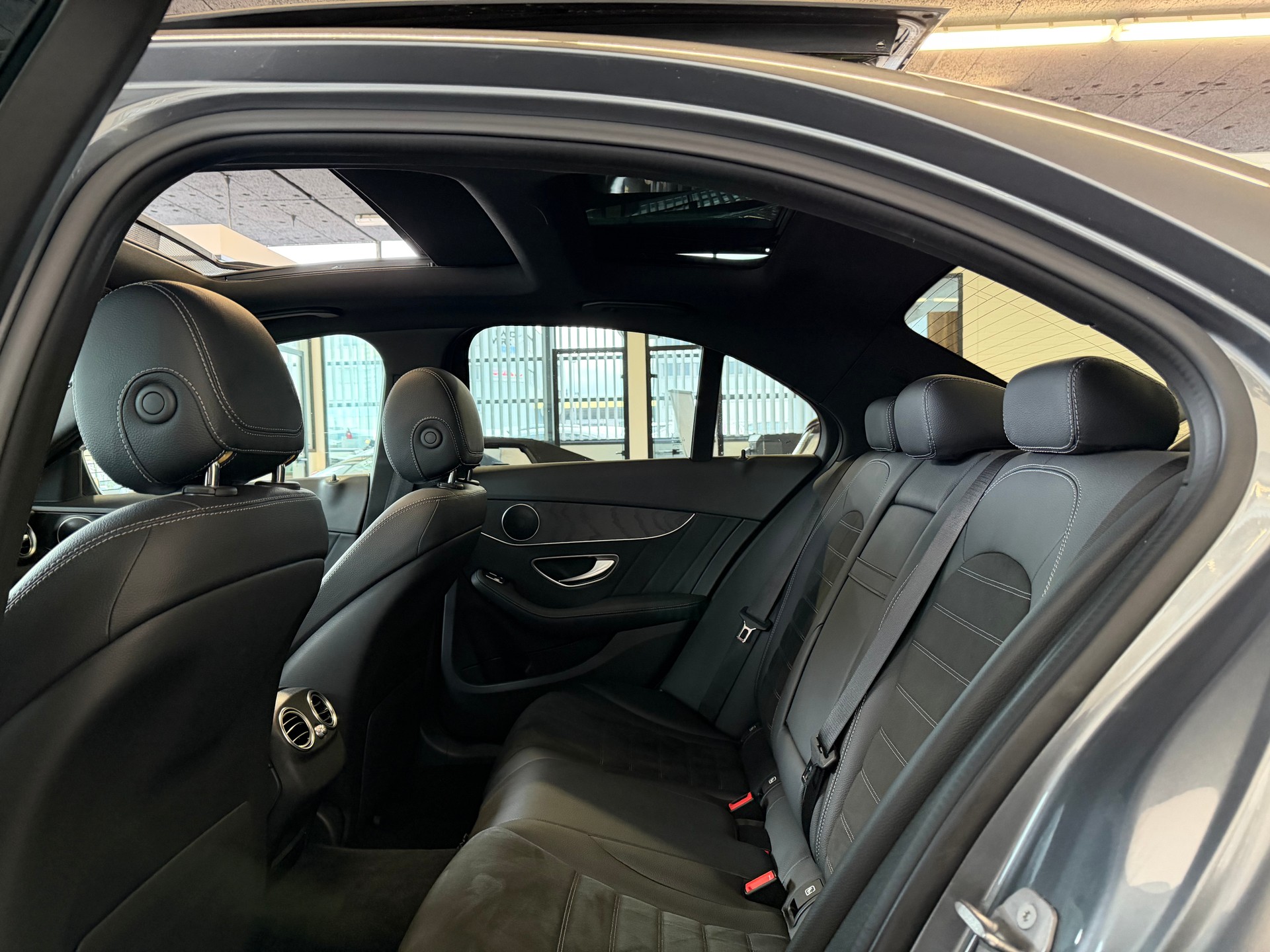 MERCEDES-BENZ C 200 BlueTEC AMG Line 9G-Tronic-image-10