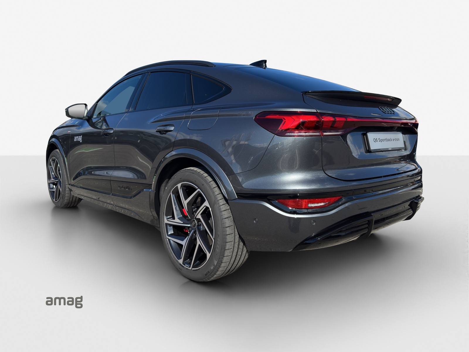 AUDI Q6 Sportback e-tron quattro-showroom-element-2
