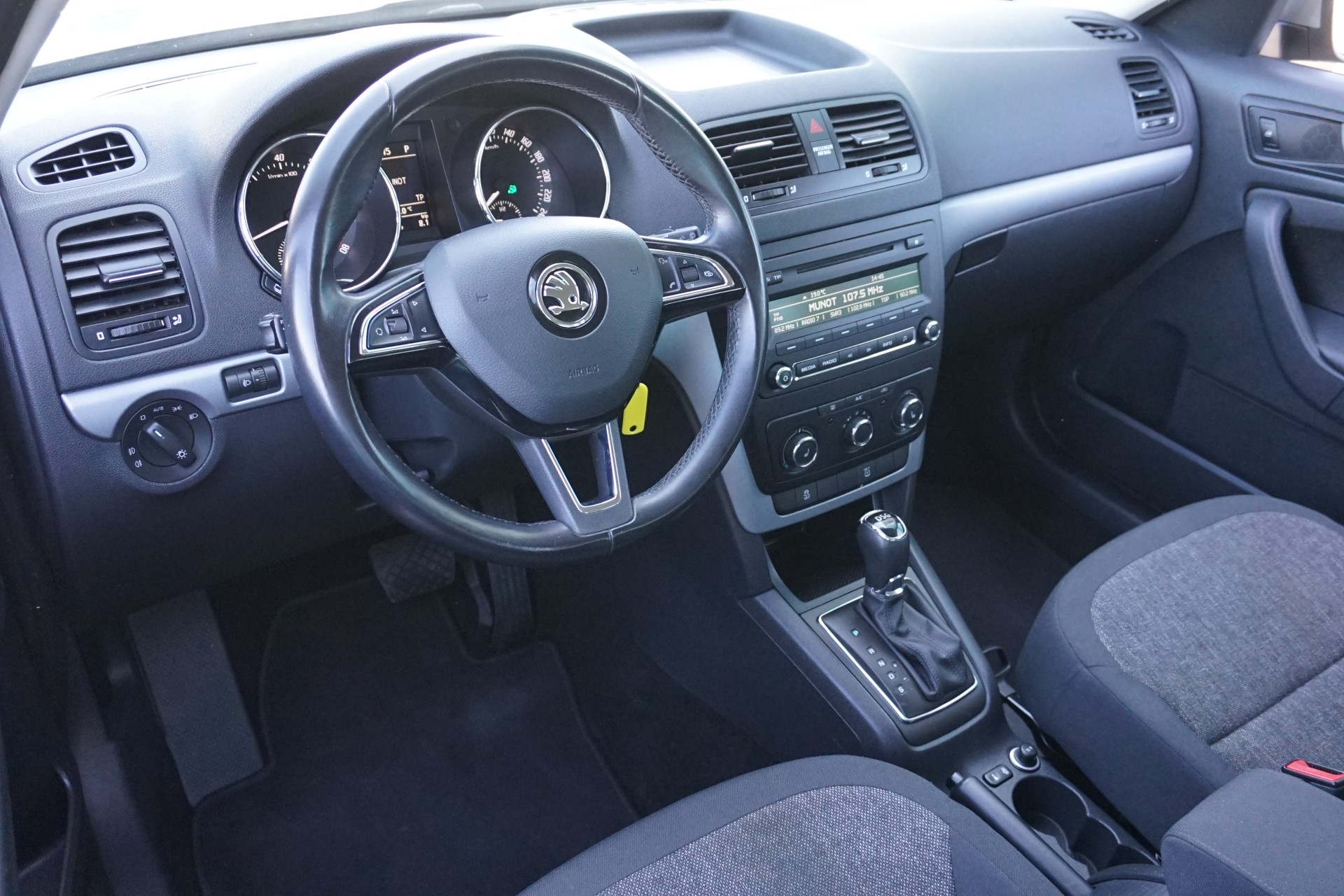 SKODA Yeti 1.2 TSI Active DSG-Automat 105PS-image-13