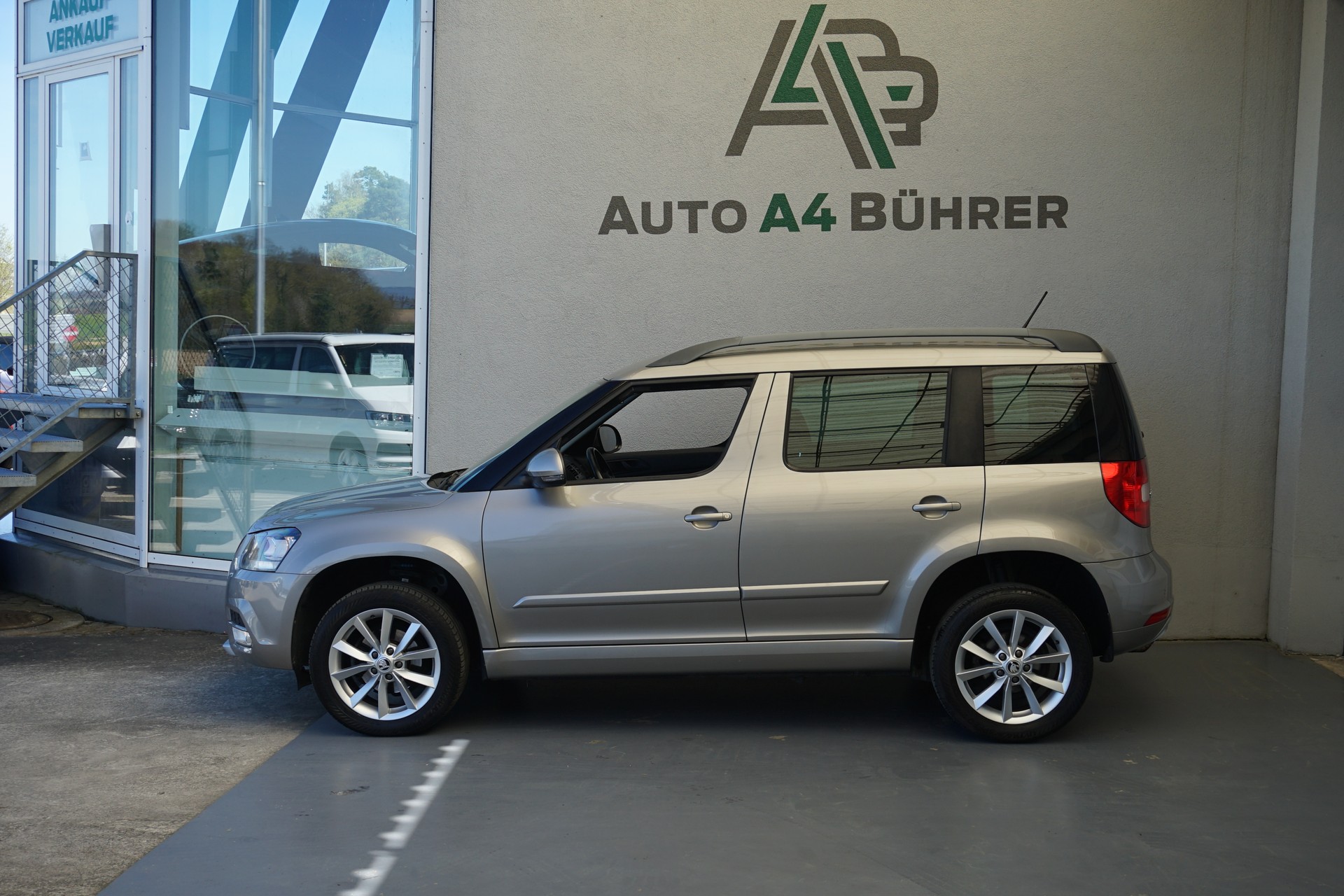SKODA Yeti 1.2 TSI Active DSG-Automat 105PS-image-0