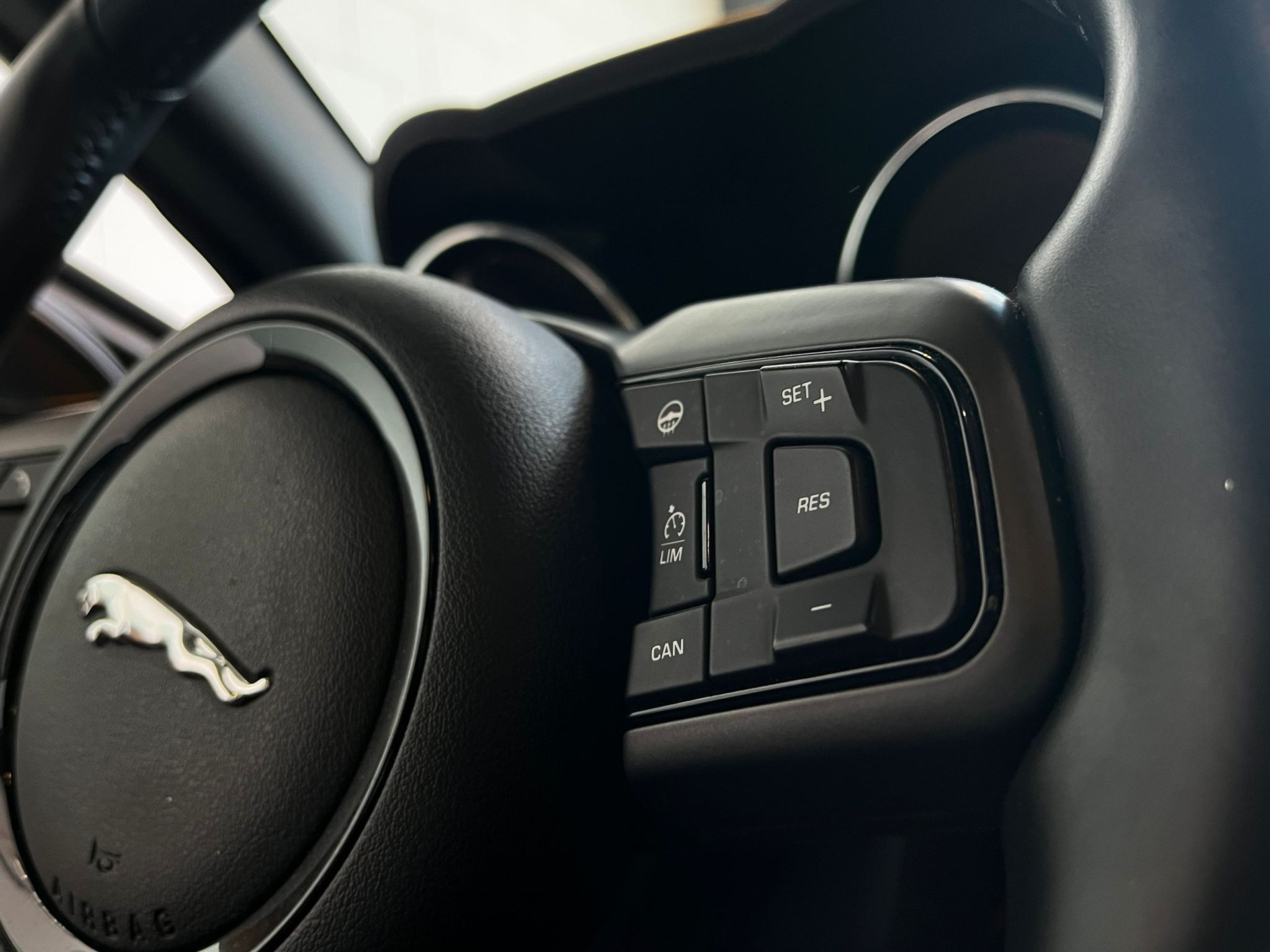 JAGUAR F-Type Coupé S 3.0 V6 S/C AWD-image-15