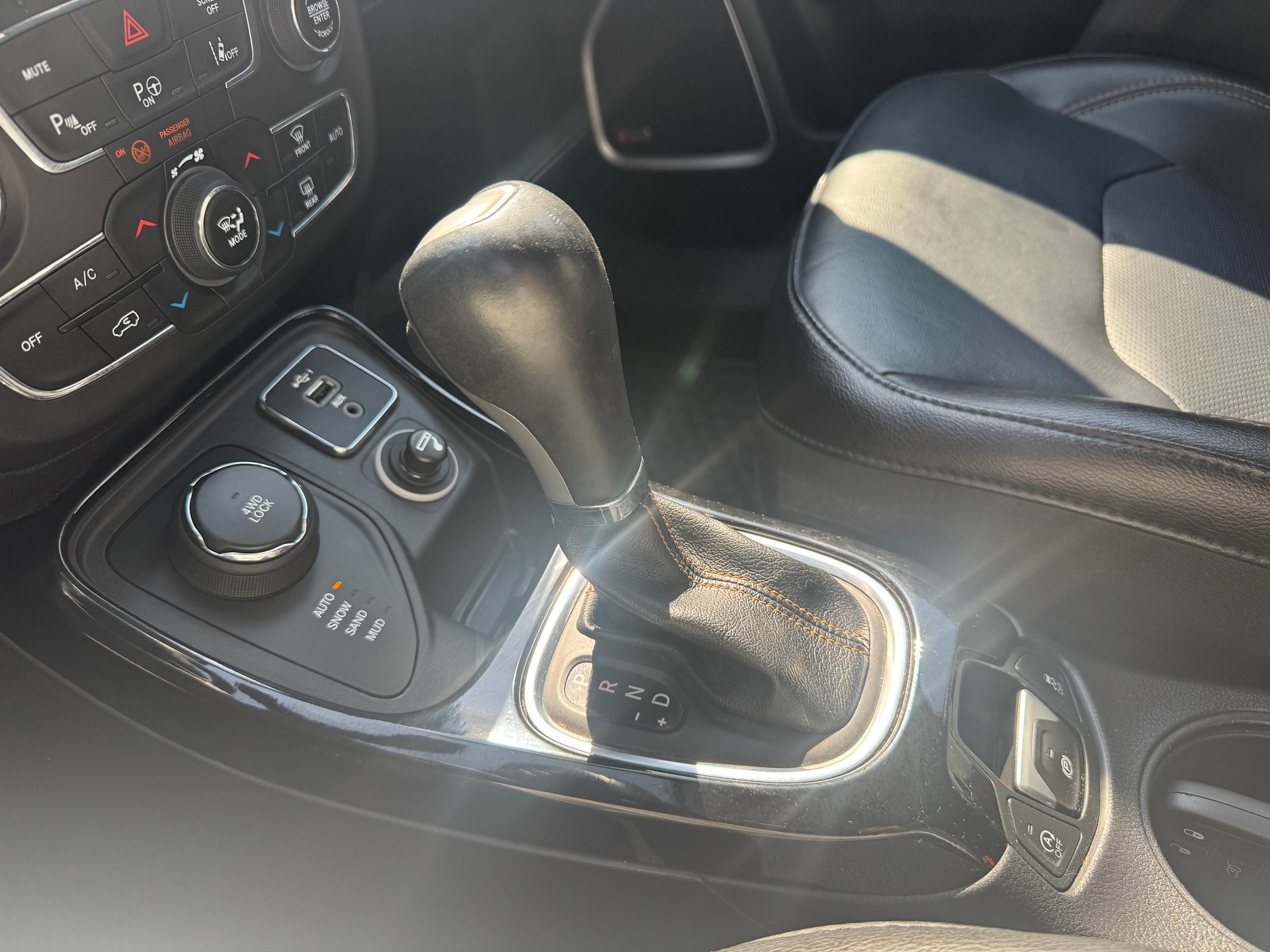 JEEP Compass 1.4 Turbo Limited AWD 9ATX-image-17