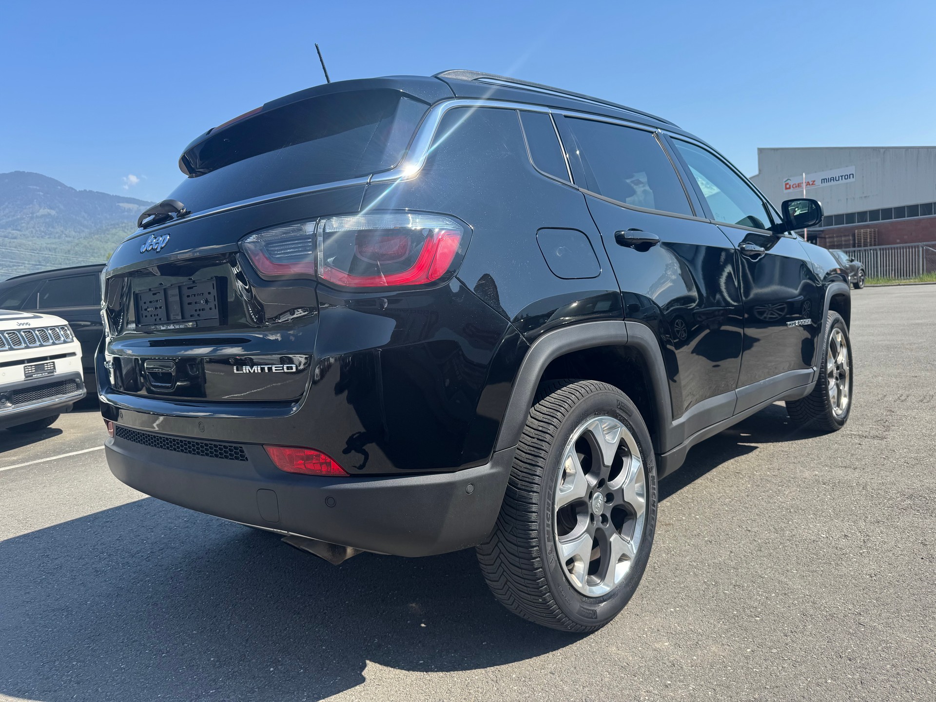JEEP Compass 1.4 Turbo Limited AWD 9ATX-showroom-element-3