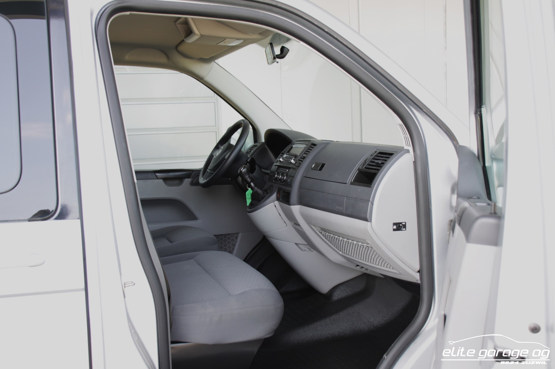 VW T5 Caravelle Trendline 2.0 TDI CR 4Motion-image-14
