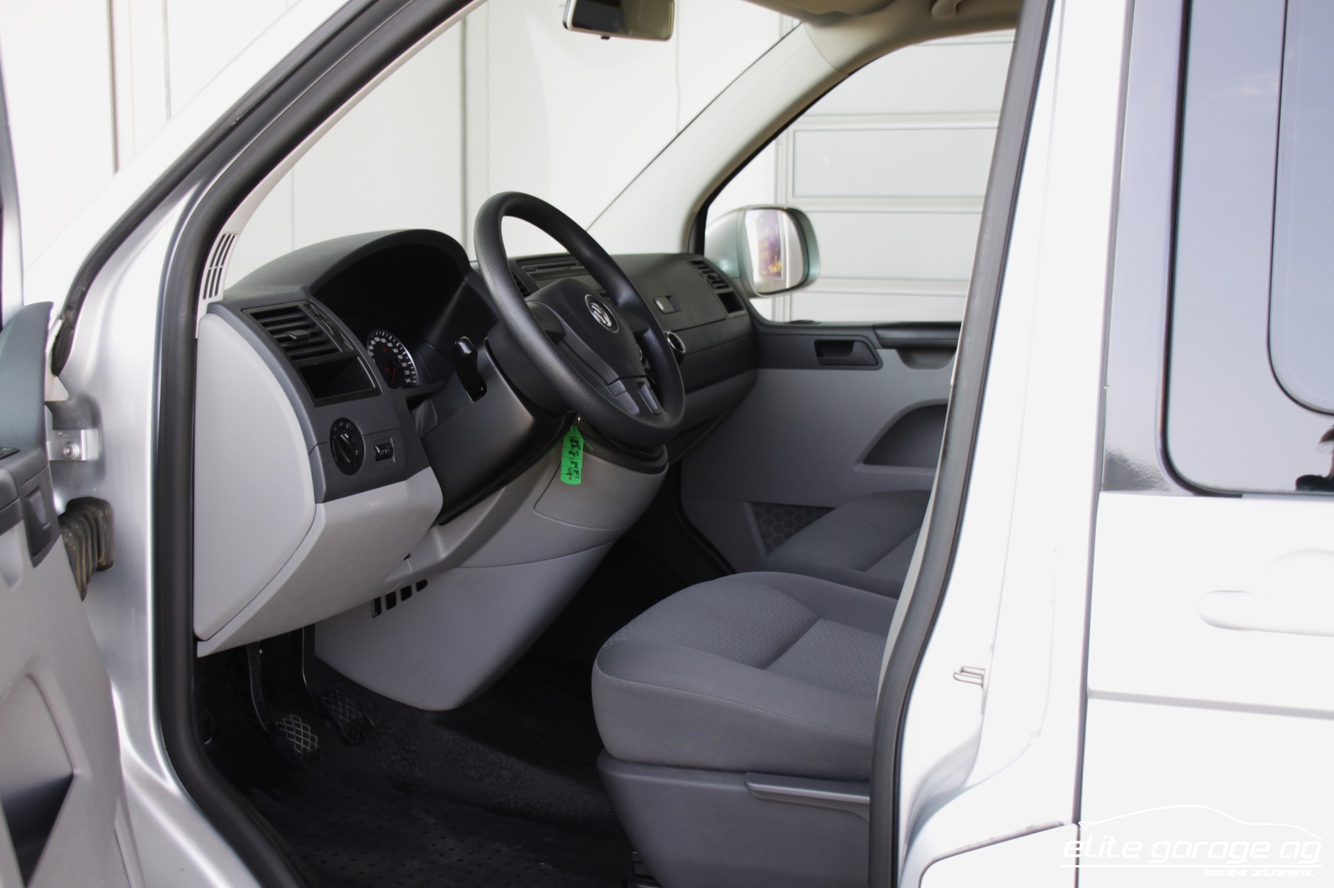 VW T5 Caravelle Trendline 2.0 TDI CR 4Motion-image-12