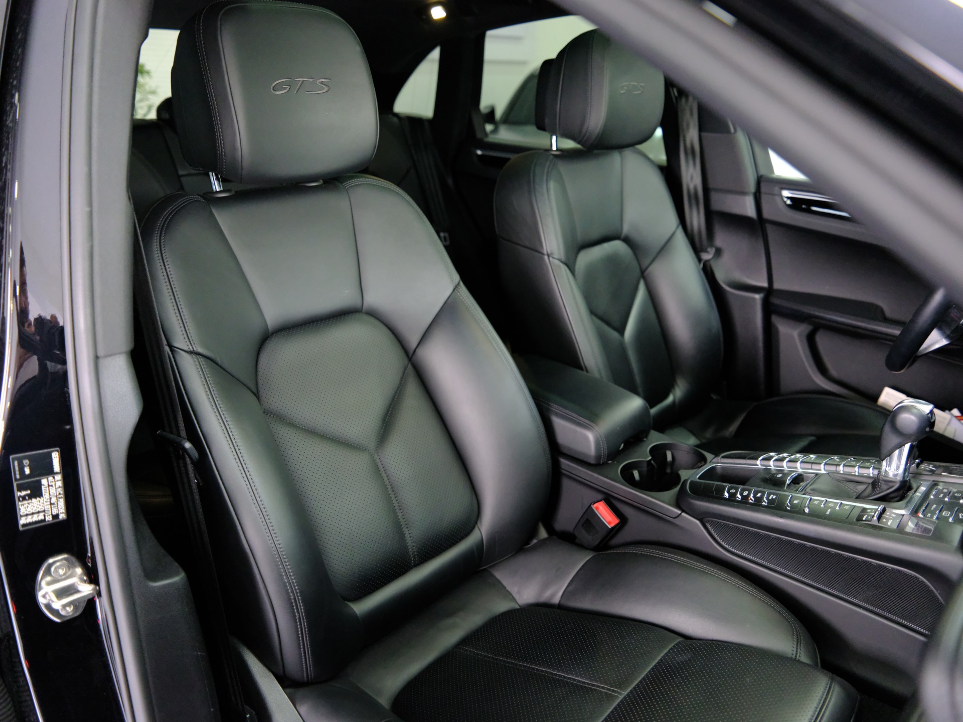 PORSCHE Macan GTS PDK-image-13