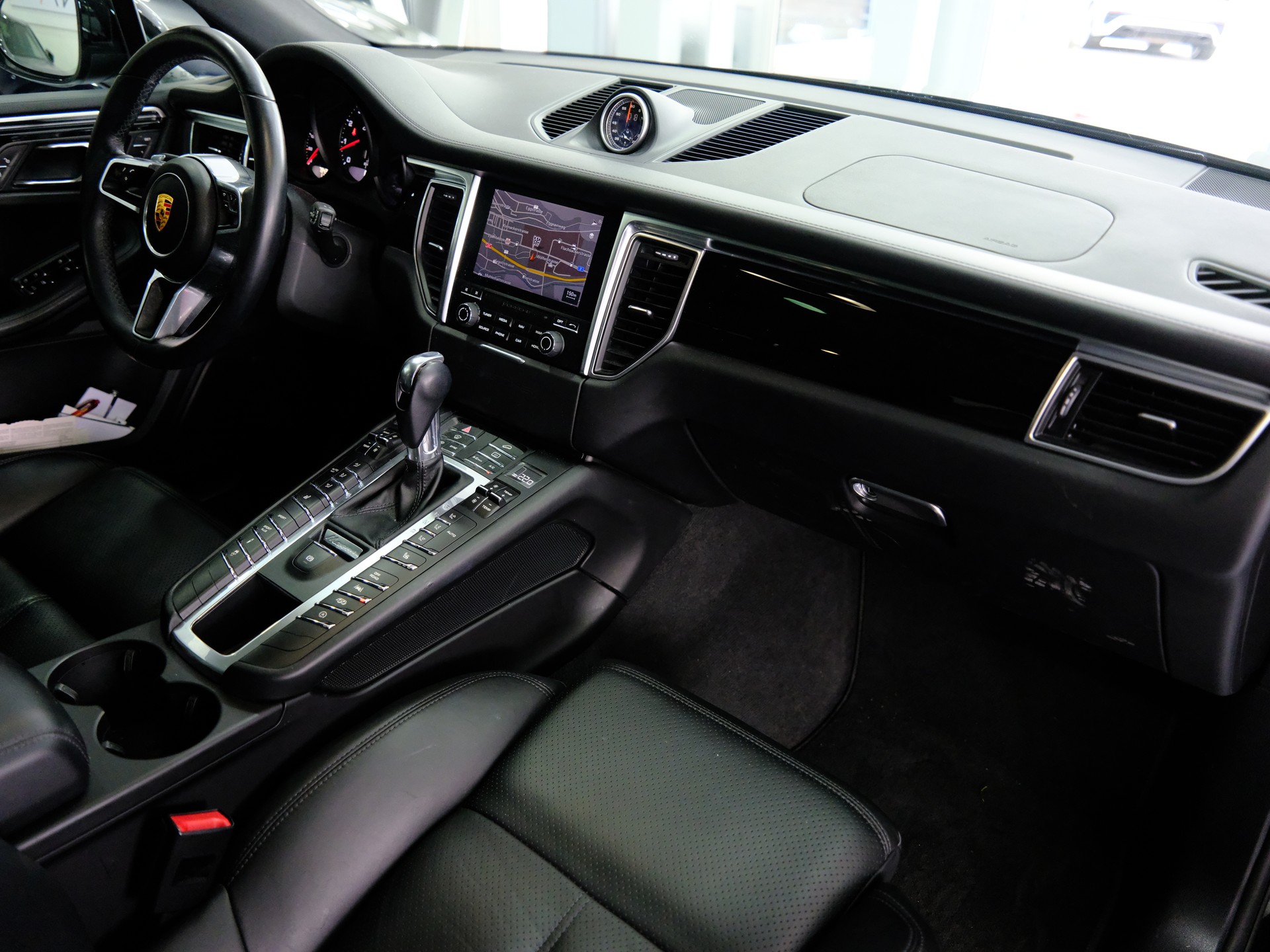 PORSCHE Macan GTS PDK-image-12