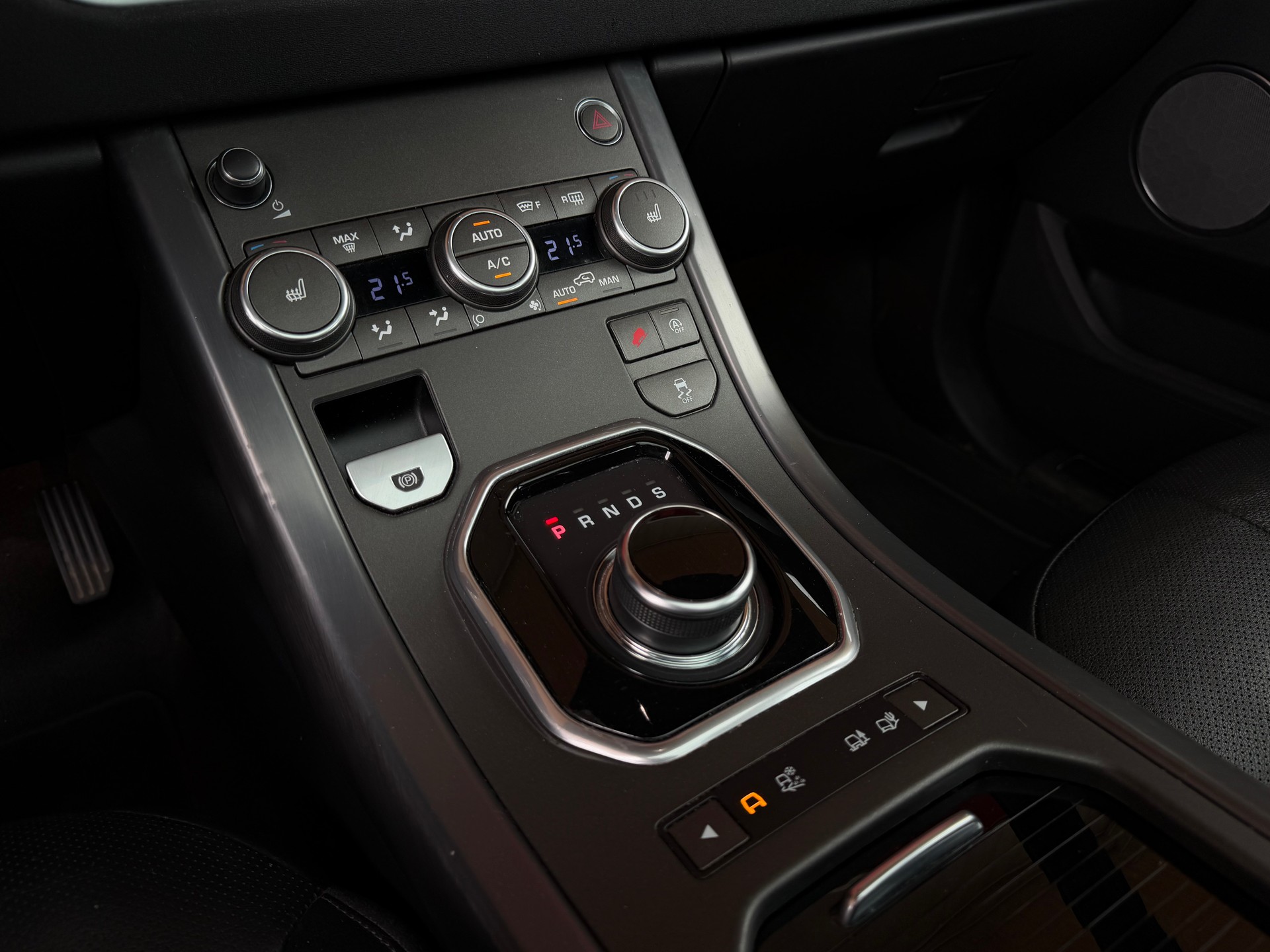 LAND ROVER Range Rover Evoque 2.0 TD4 SE AT9 *CH-Fahrzeug*-image-9