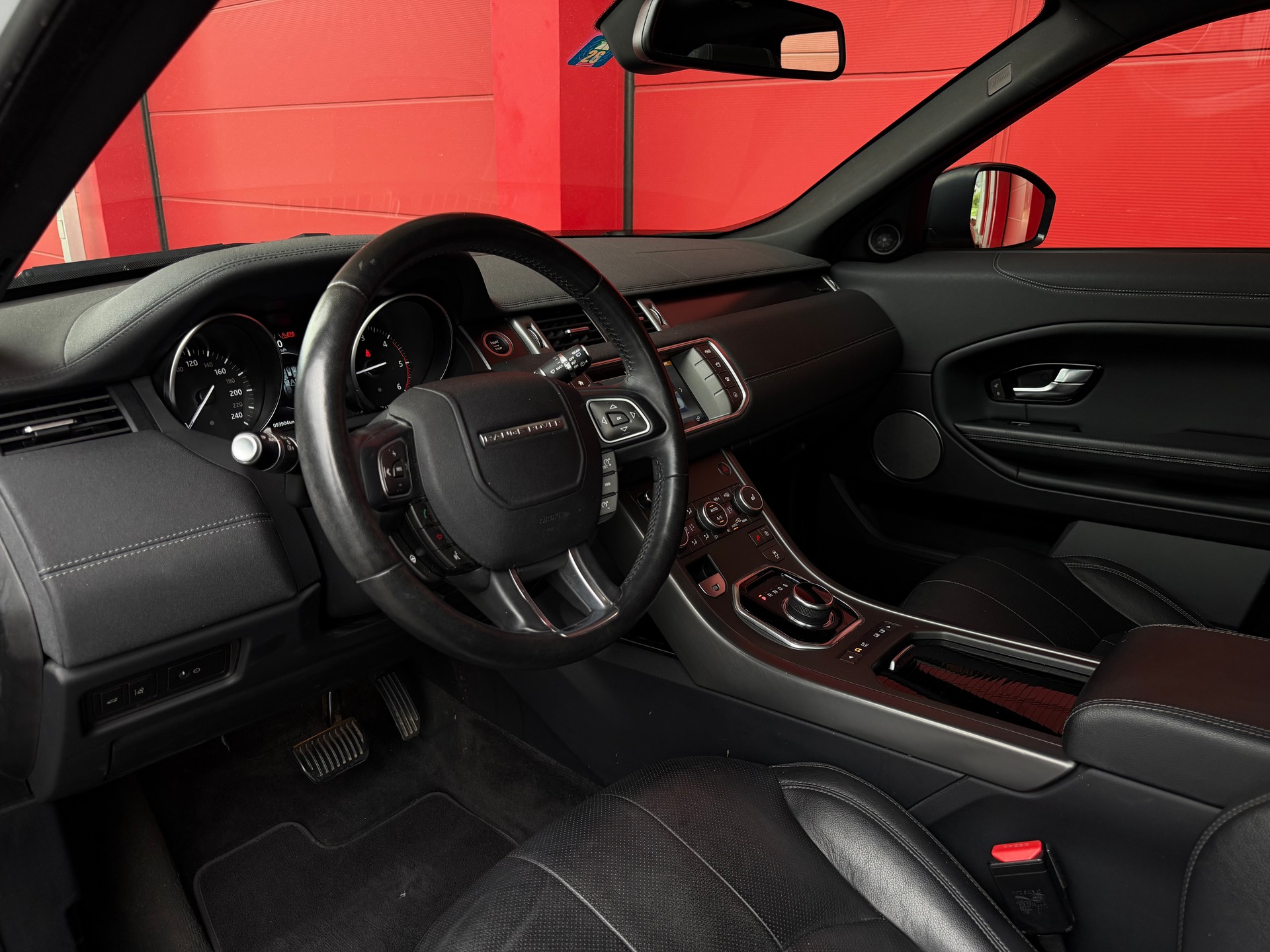LAND ROVER Range Rover Evoque 2.0 TD4 SE AT9 *CH-Fahrzeug*-image-5
