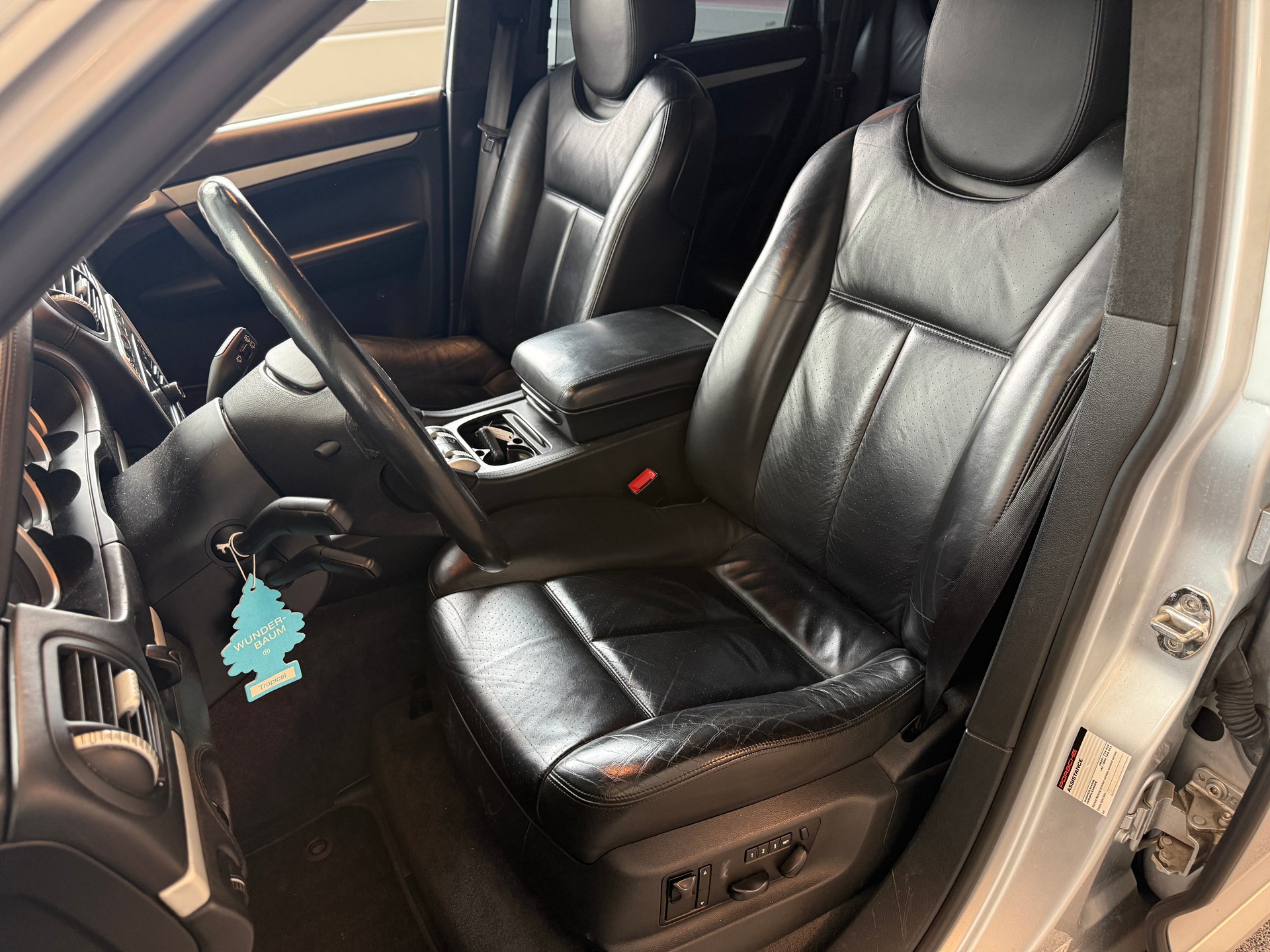 PORSCHE Cayenne Turbo-image-7