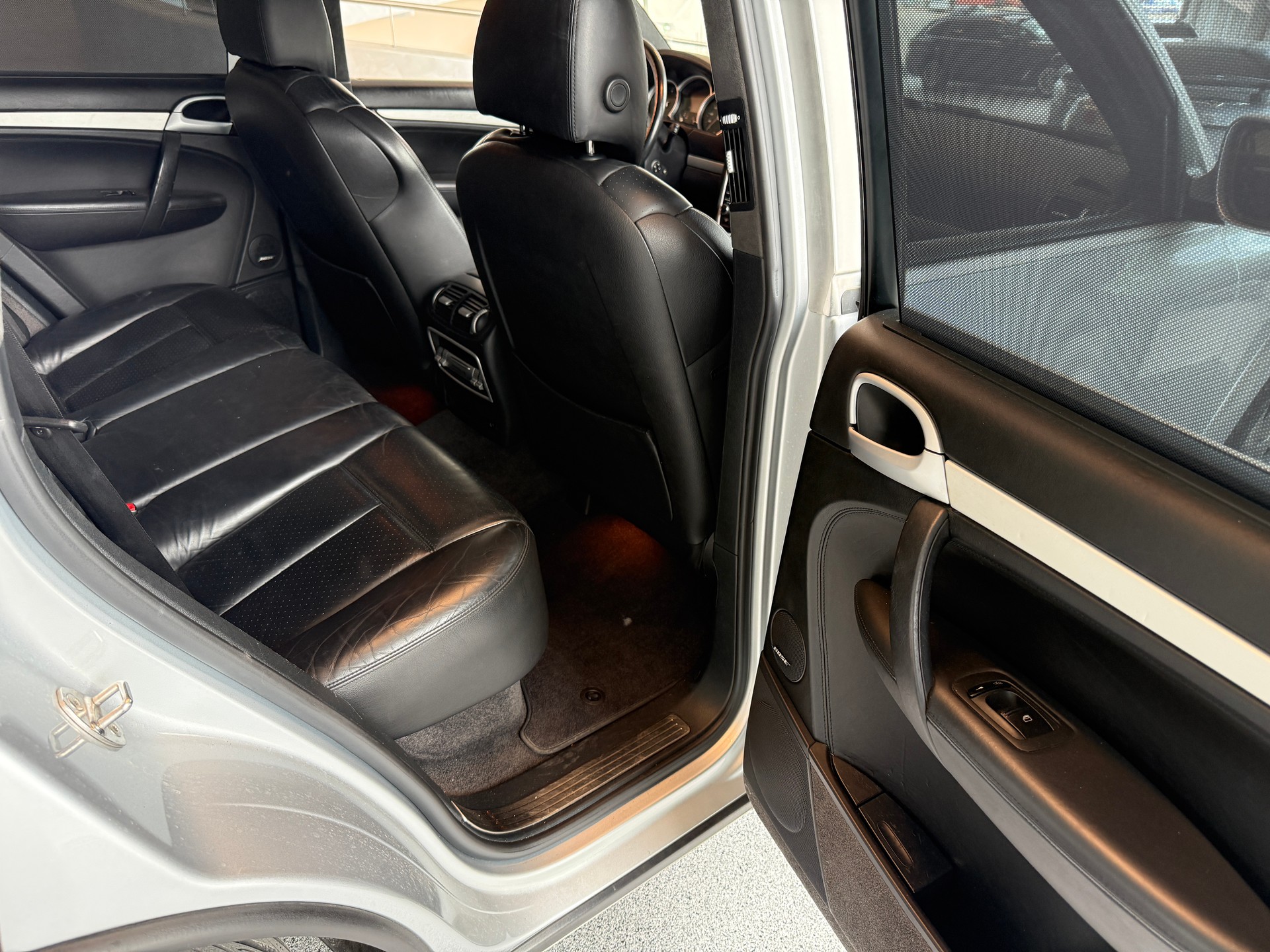 PORSCHE Cayenne Turbo-image-11