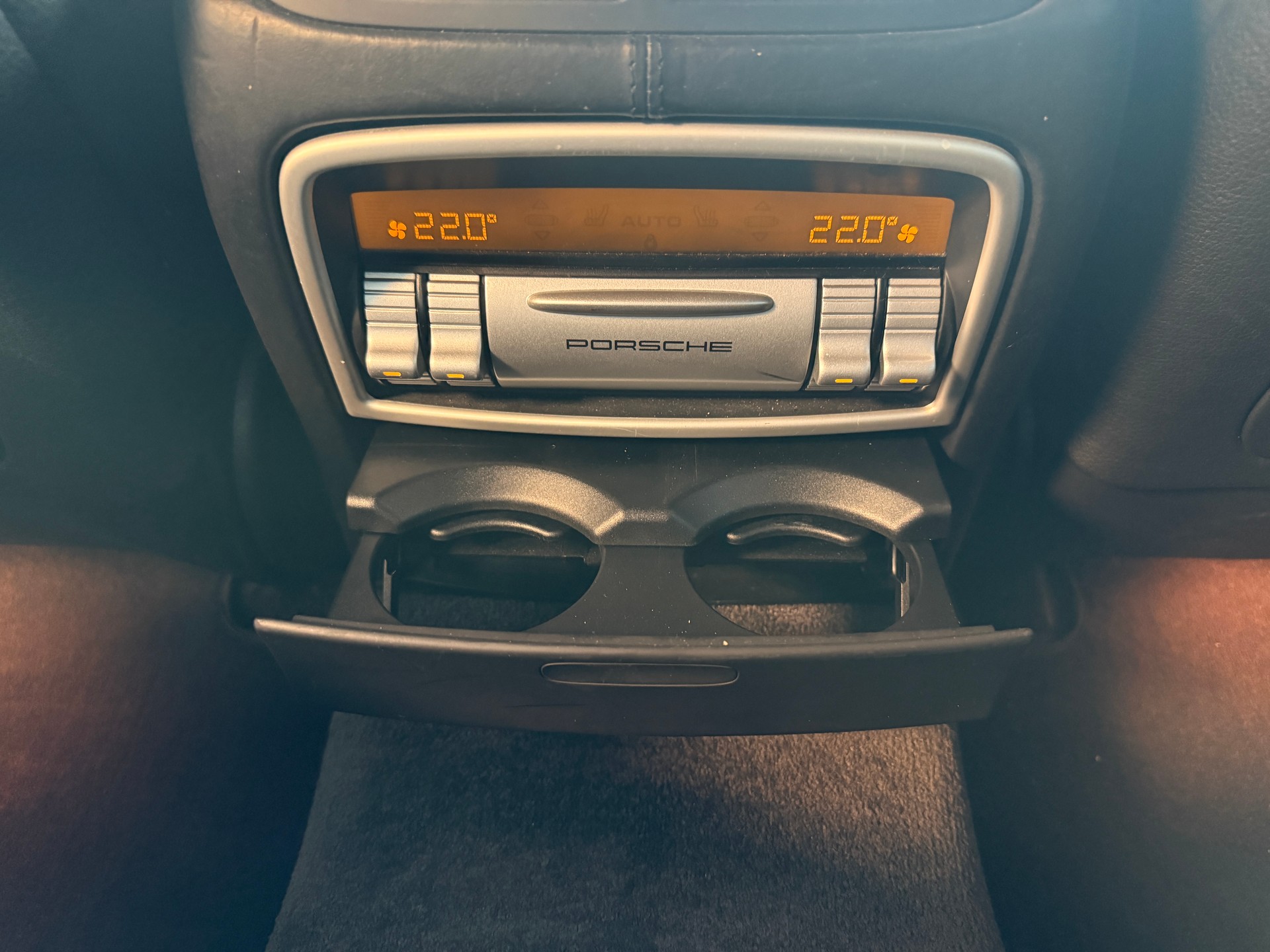 PORSCHE Cayenne Turbo-image-19