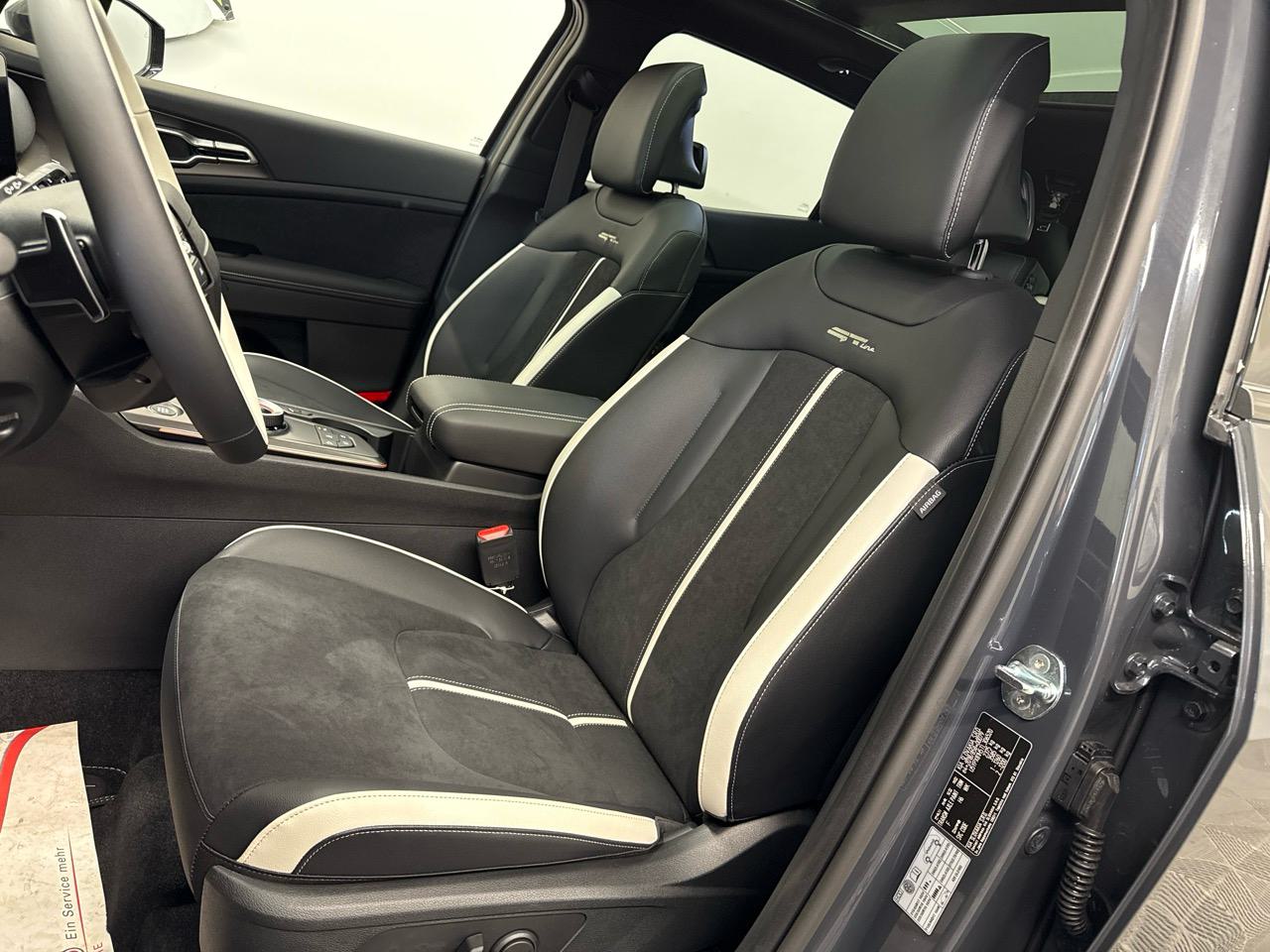 KIA Sportage 1.6T-GDi PHEV GT-Line-image-3
