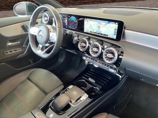 MERCEDES-BENZ A 200 AMG Line-image-14