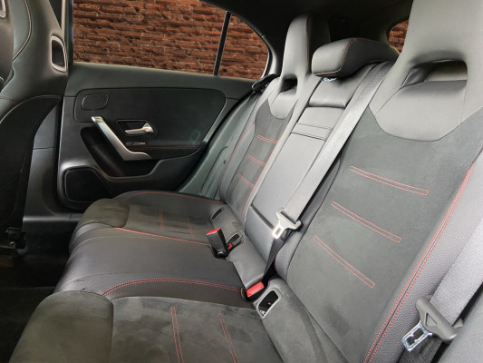 MERCEDES-BENZ A 200 AMG Line-image-13