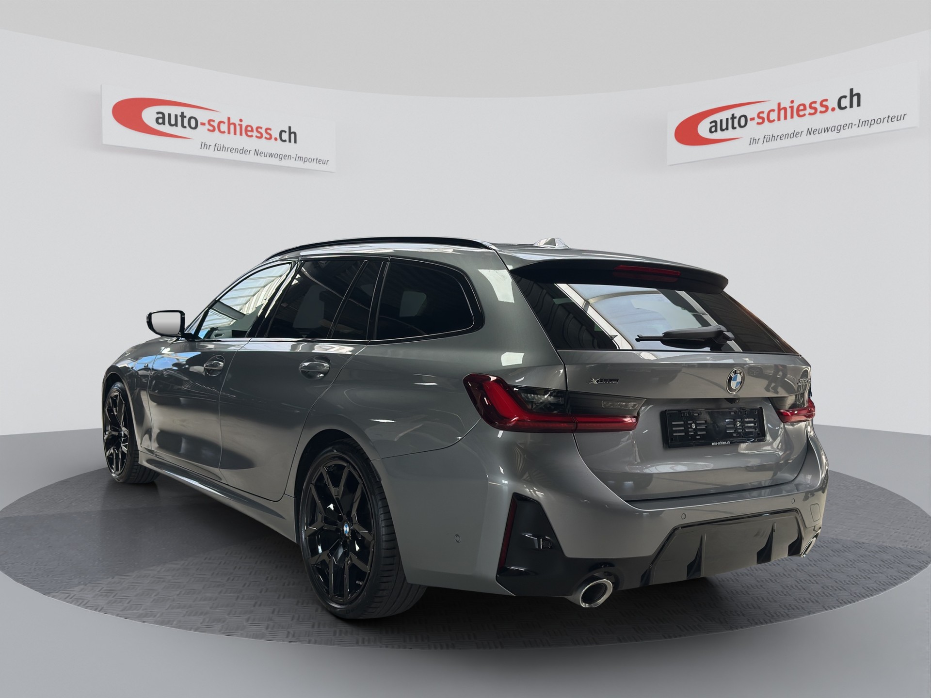 BMW 320d xDrive 48V Touring M Sport Steptronic-image-2