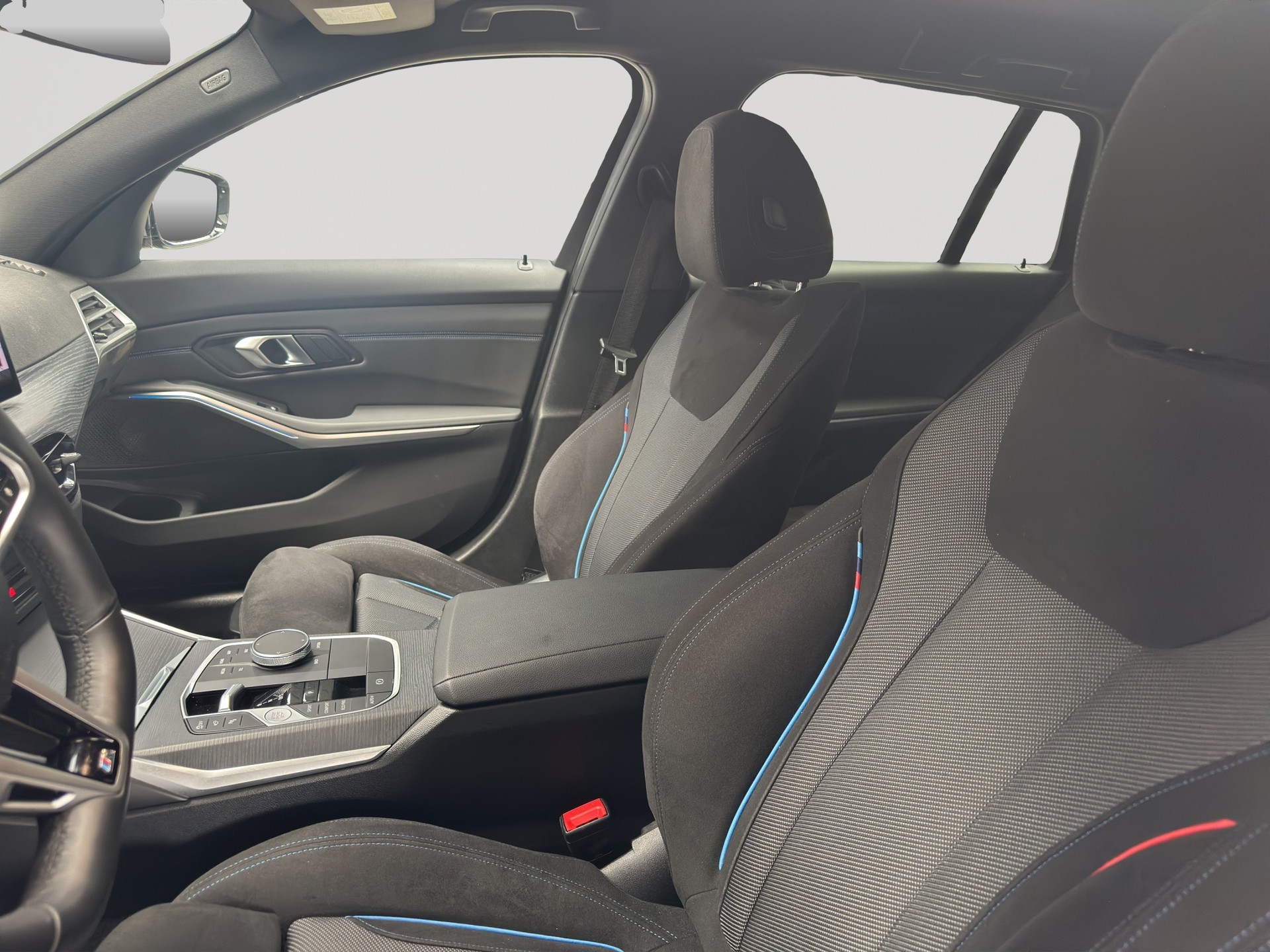 BMW 320d xDrive 48V Touring M Sport Steptronic-image-6
