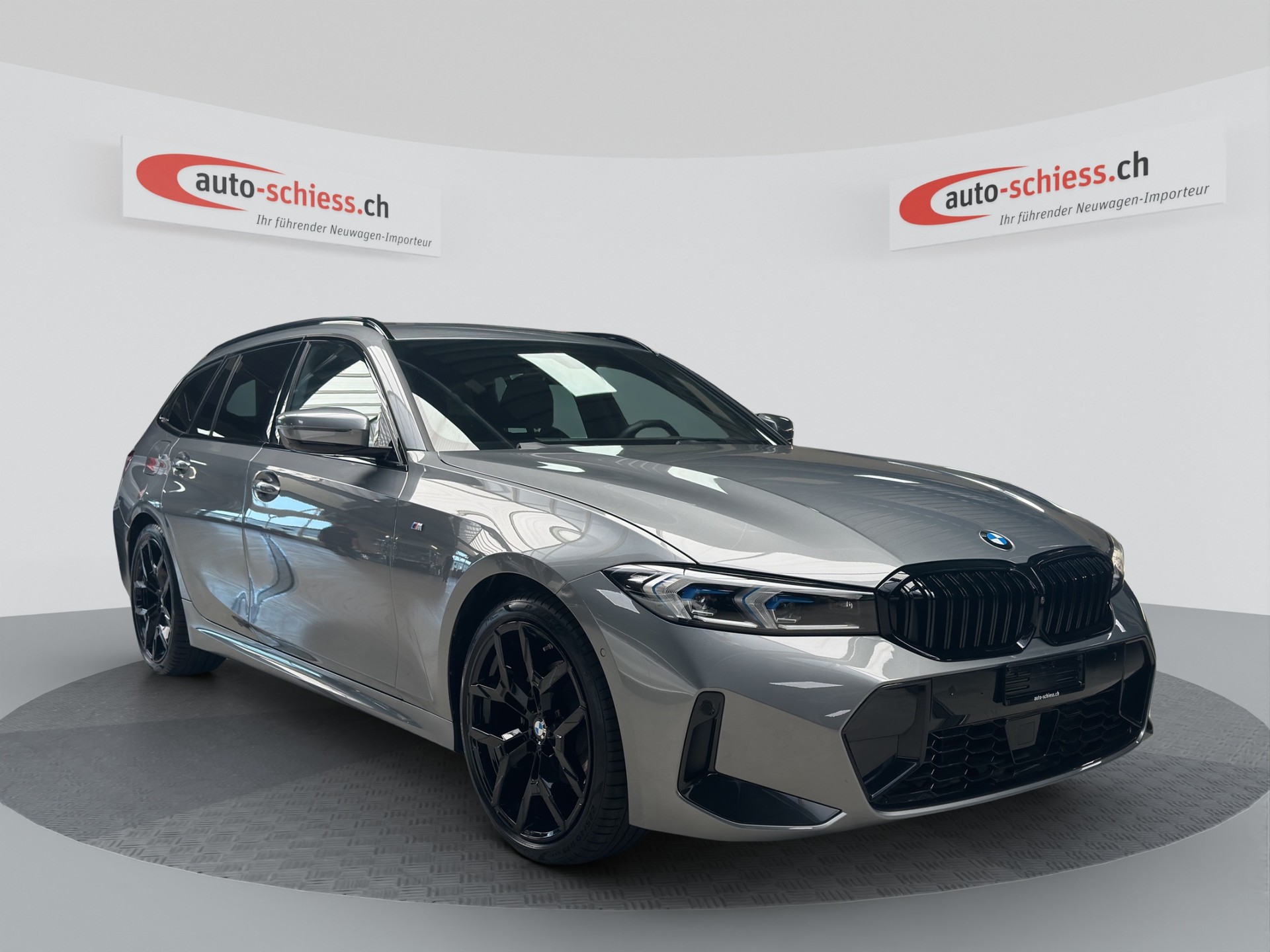 BMW 320d xDrive 48V Touring M Sport Steptronic-image-0