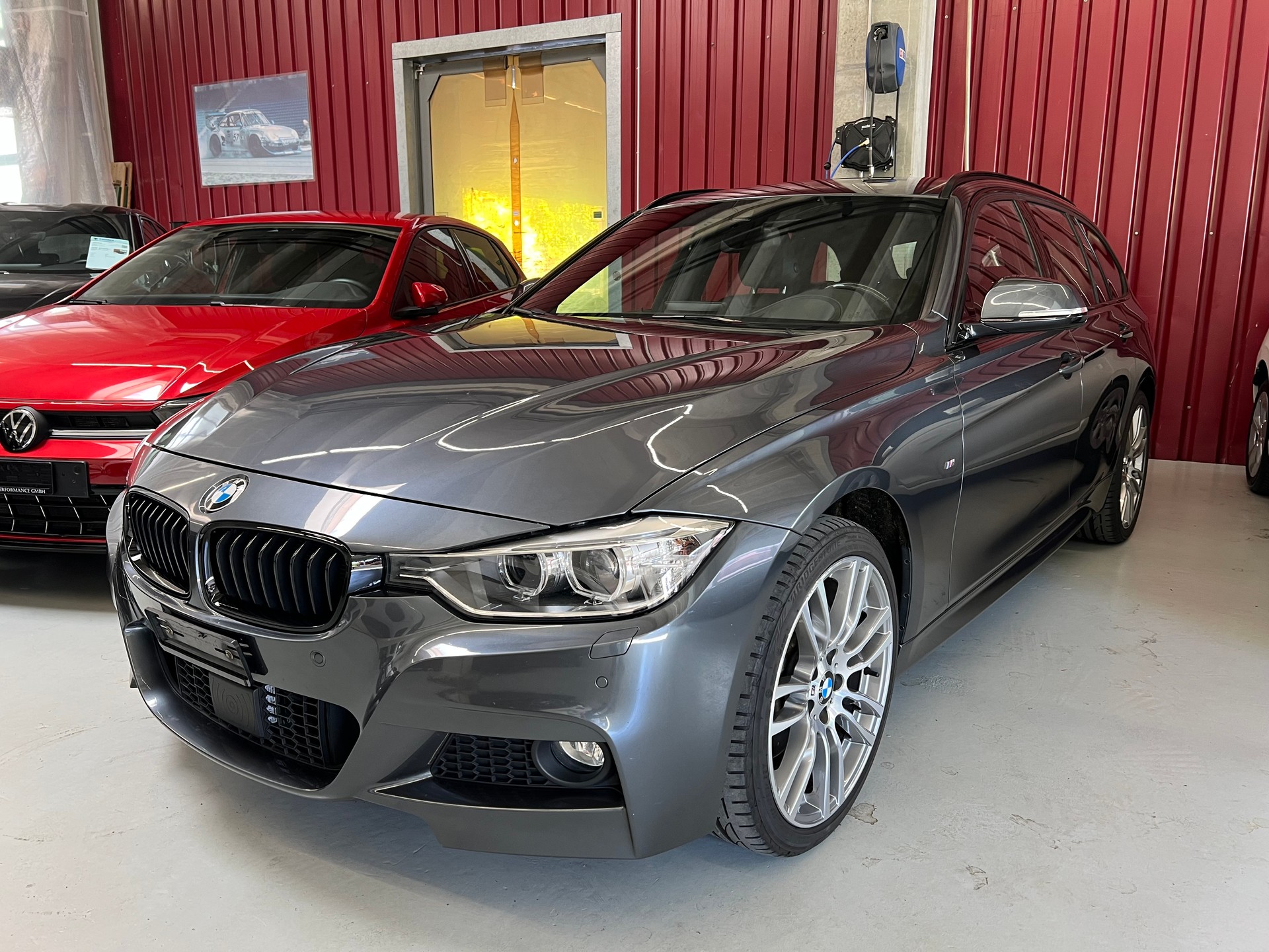 BMW 335i xDrive Touring Steptronic-showroom-element-1