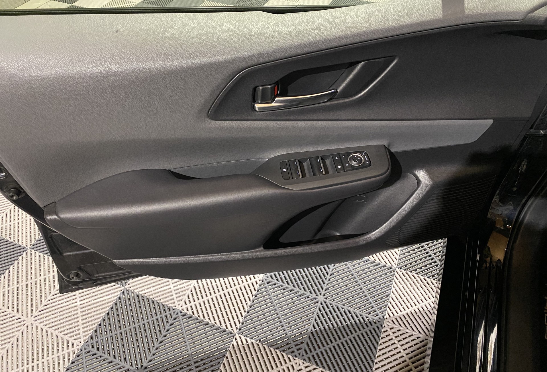 TOYOTA Prius 2.0 VVT-i Plug-in Hybrid Trend-image-14