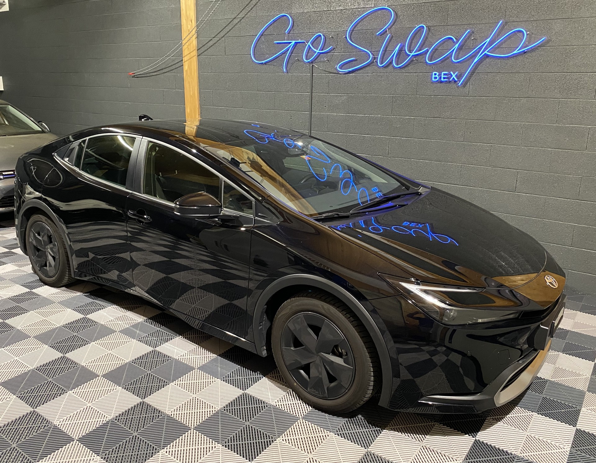 TOYOTA Prius 2.0 VVT-i Plug-in Hybrid Trend-image-1