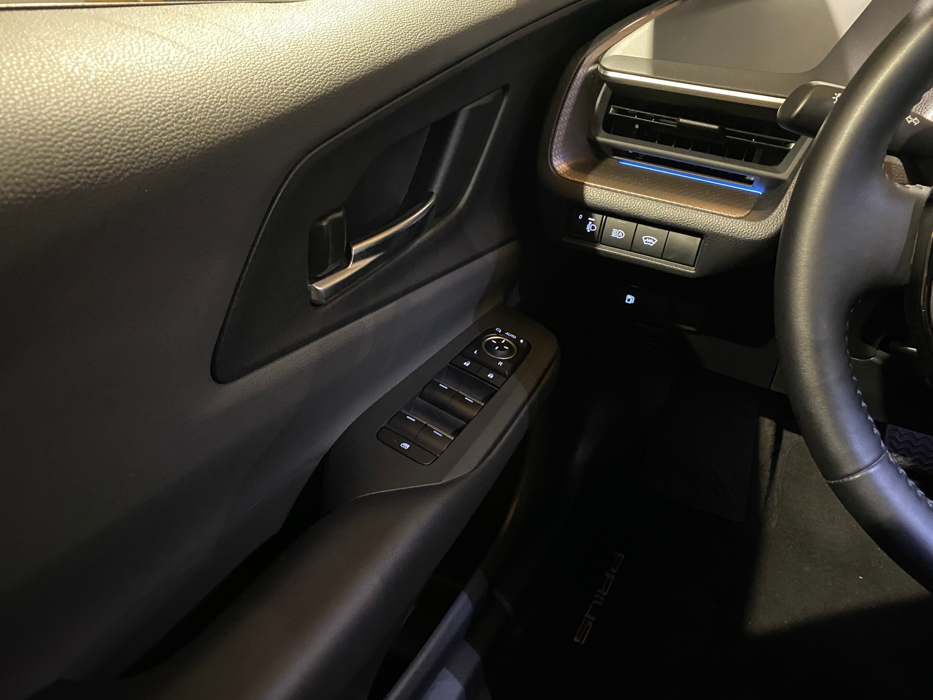 TOYOTA Prius 2.0 VVT-i Plug-in Hybrid Trend-image-22